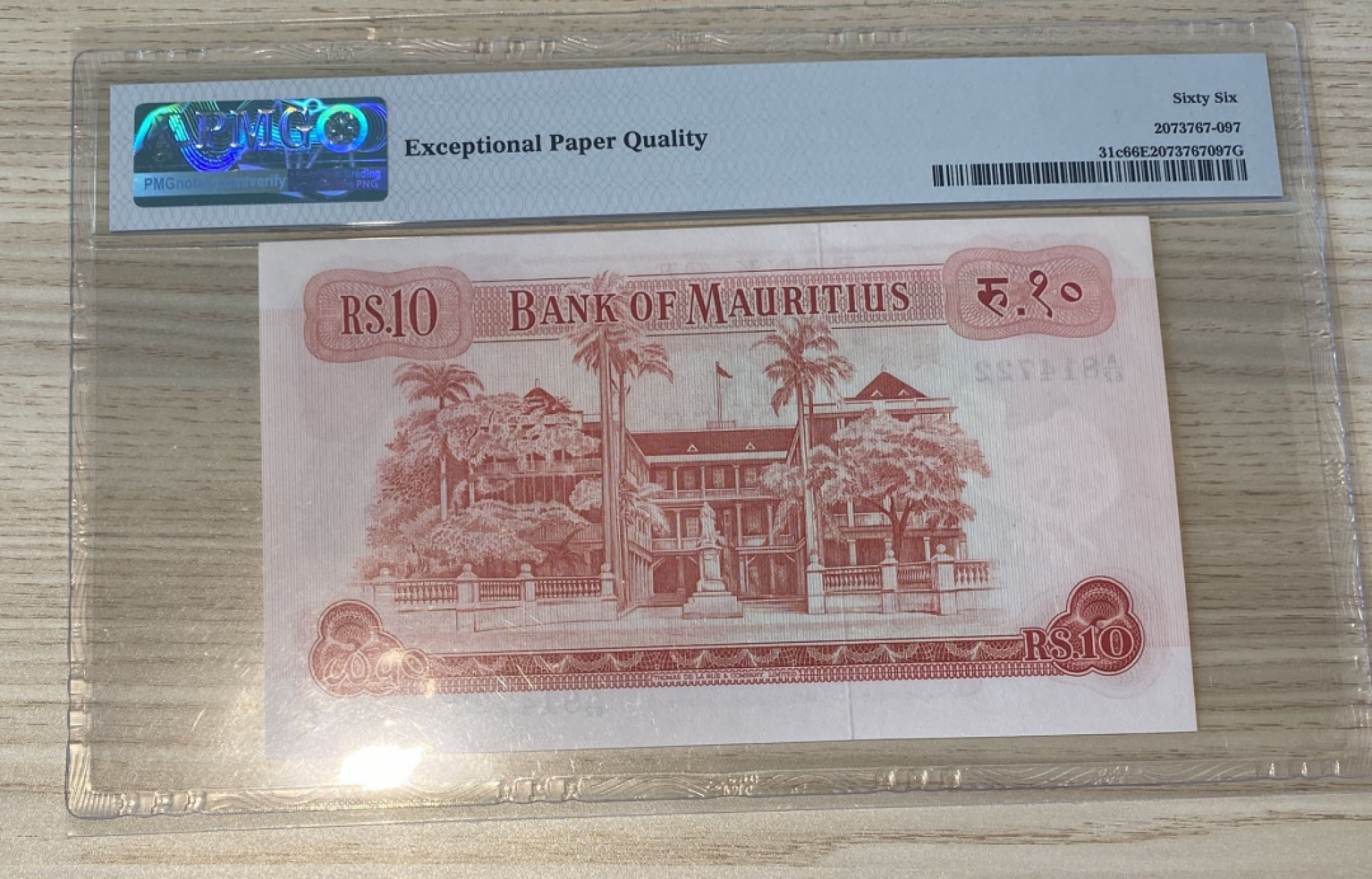Chase Auction 第1期 - -世界纸币精萃 1967年毛里求斯10卢比，PMG66分，年轻戎装女王！