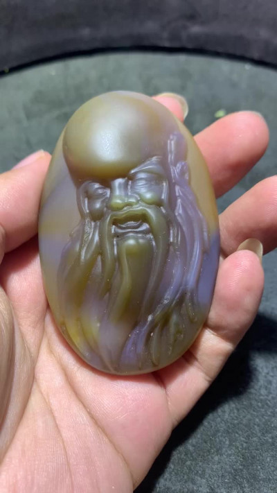 精美高玉化巴西玛瑙雕刻寿星把件一个，
