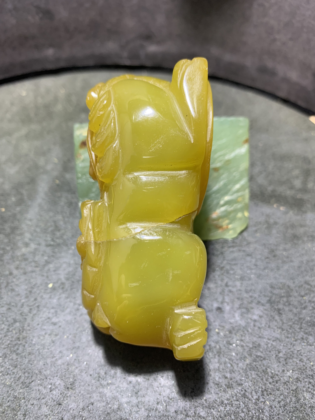 巴西玛瑙雕刻貔貅把件一个