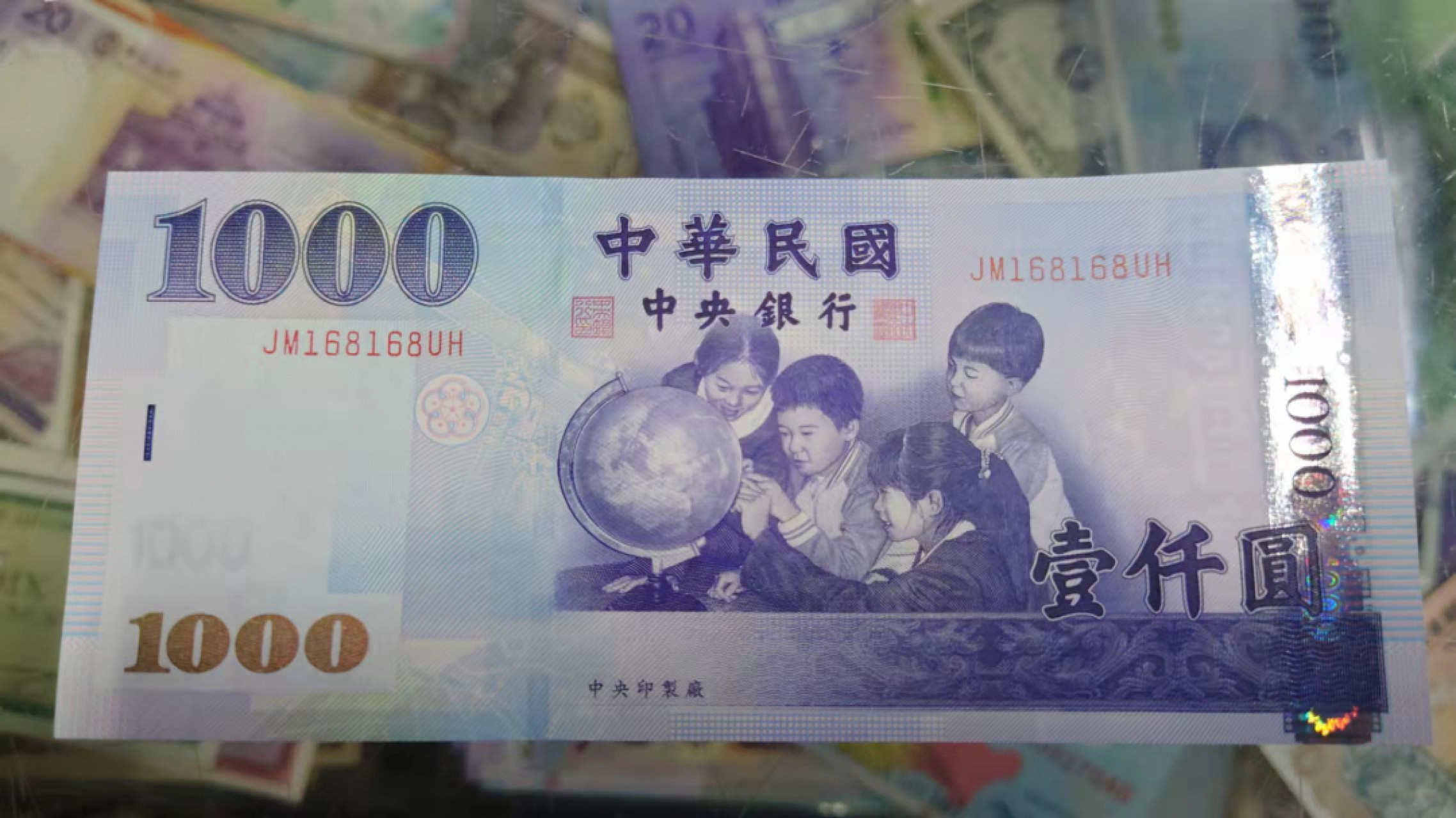 【囧羊收藏】精选微拍第45期暨2022年第二期 世界纸币精选 2004年台币1000 靓号一路发一路发 168168重复号 全新UNC