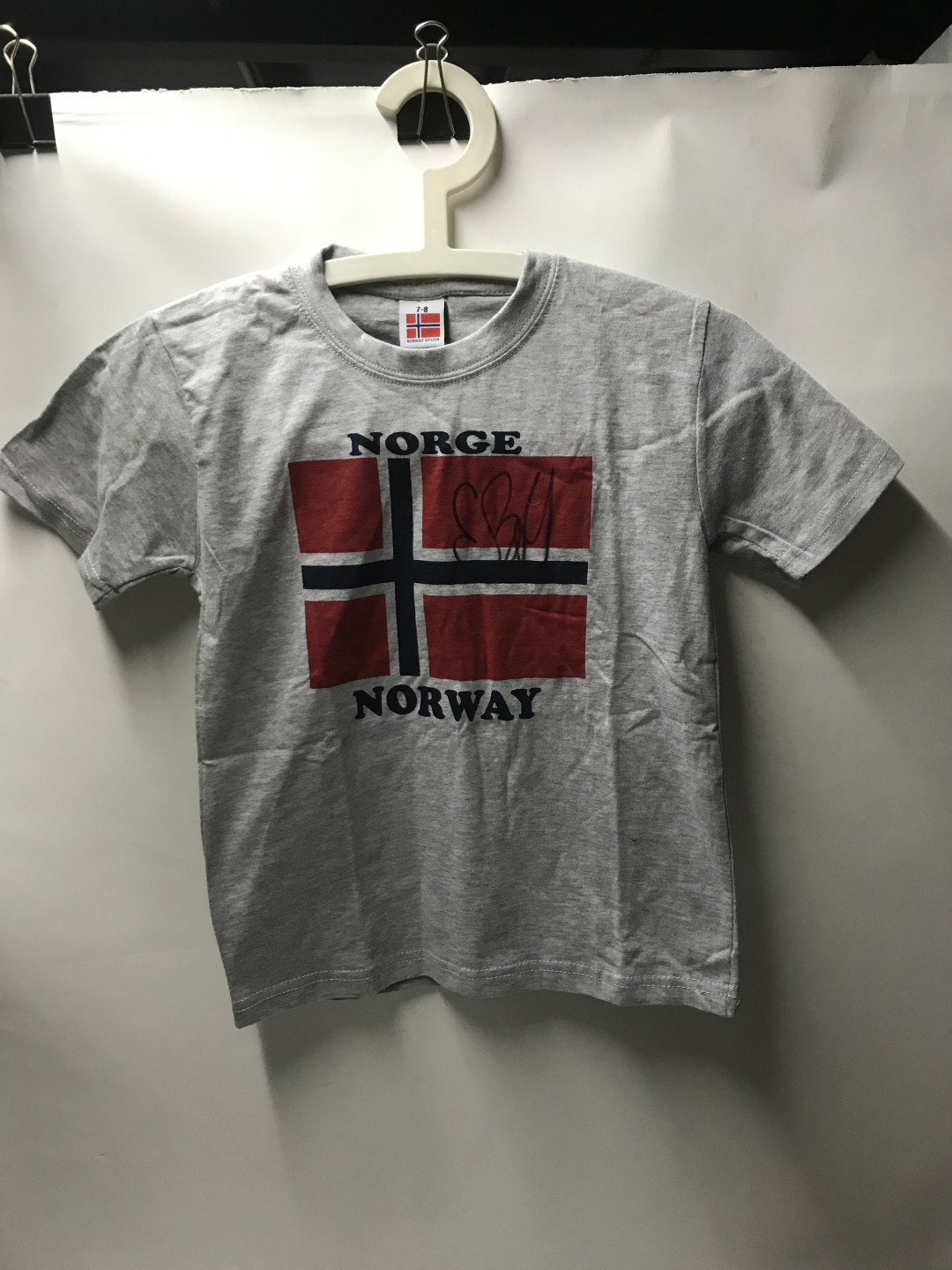 零元拍：挪威🇳🇴儿基会圣诞礼物，国家旗帜多特蒙德队锋霸未来世一锋哈兰德亲笔签名童装T恤