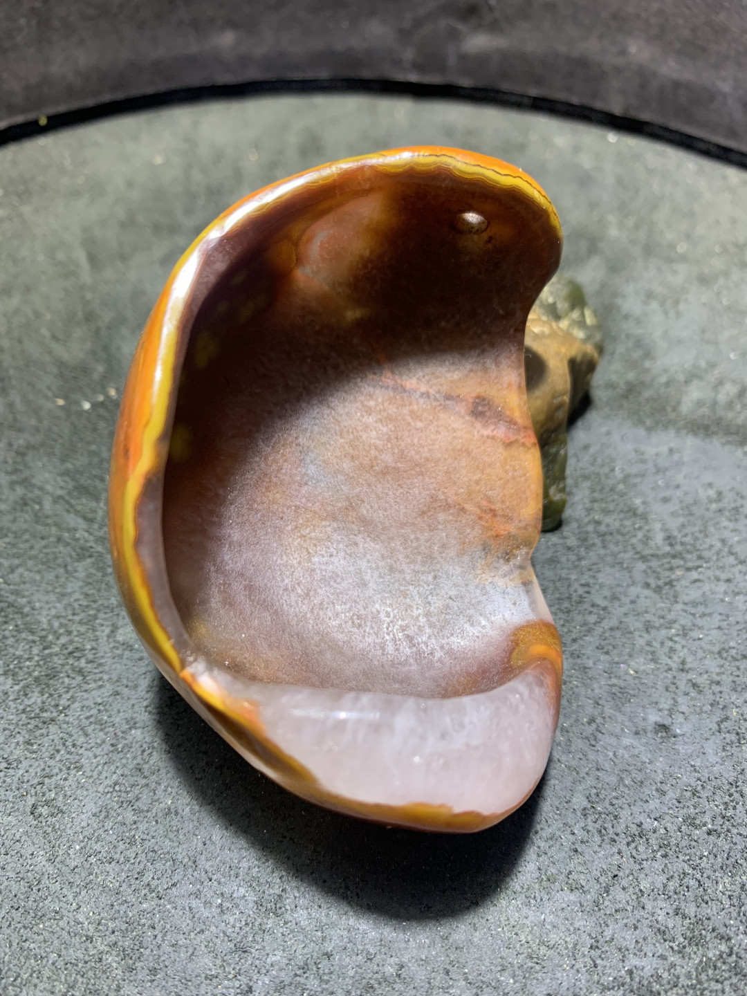 精美战国红玛瑙冰飘料雕刻随形竹挂件一个，