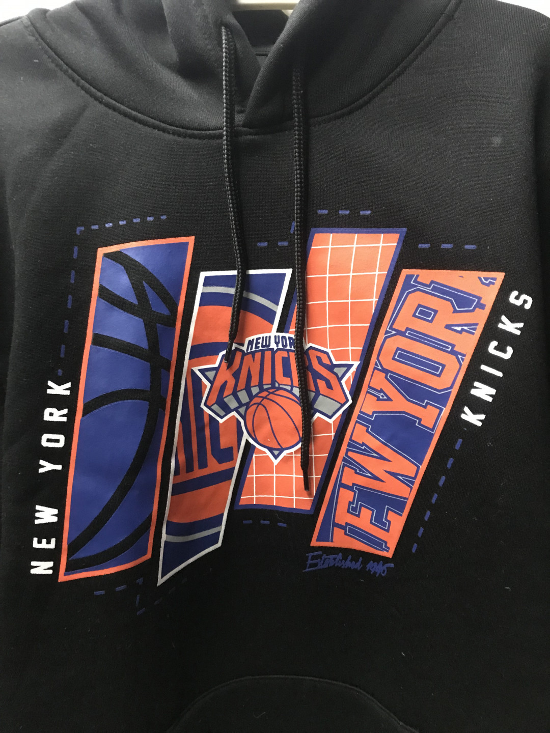 零元拍：NBA纽约尼克斯队2021-2022赛季新款官方卫衣，大苹果城的橙，美到难以为情