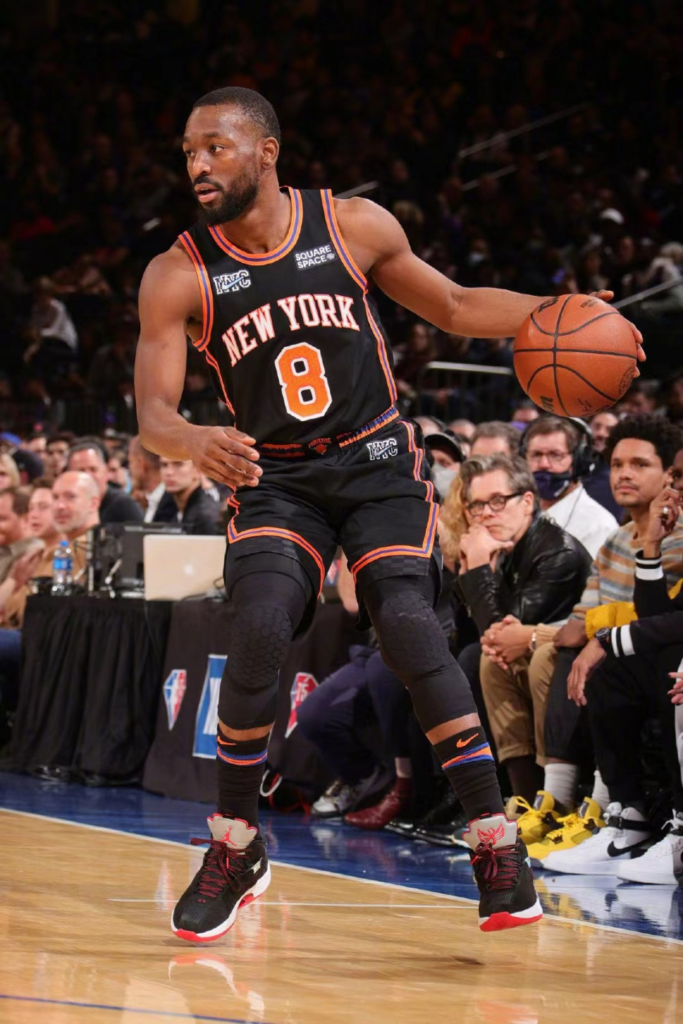 零元拍：NBA纽约尼克斯队2021-2022赛季新款官方卫衣，大苹果城的橙，美到难以为情