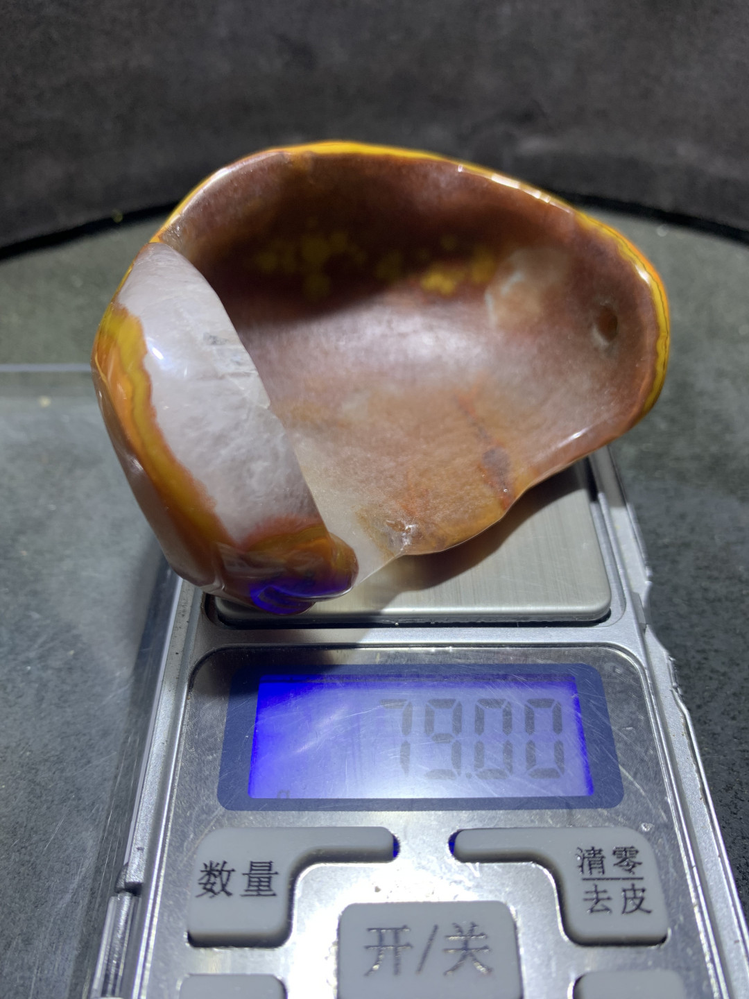 精美战国红玛瑙冰飘料雕刻随形竹挂件一个，