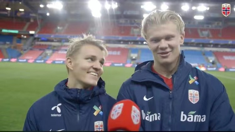 零元拍：挪威🇳🇴儿基会圣诞礼物，国家旗帜多特蒙德队锋霸未来世一锋哈兰德亲笔签名童装T恤