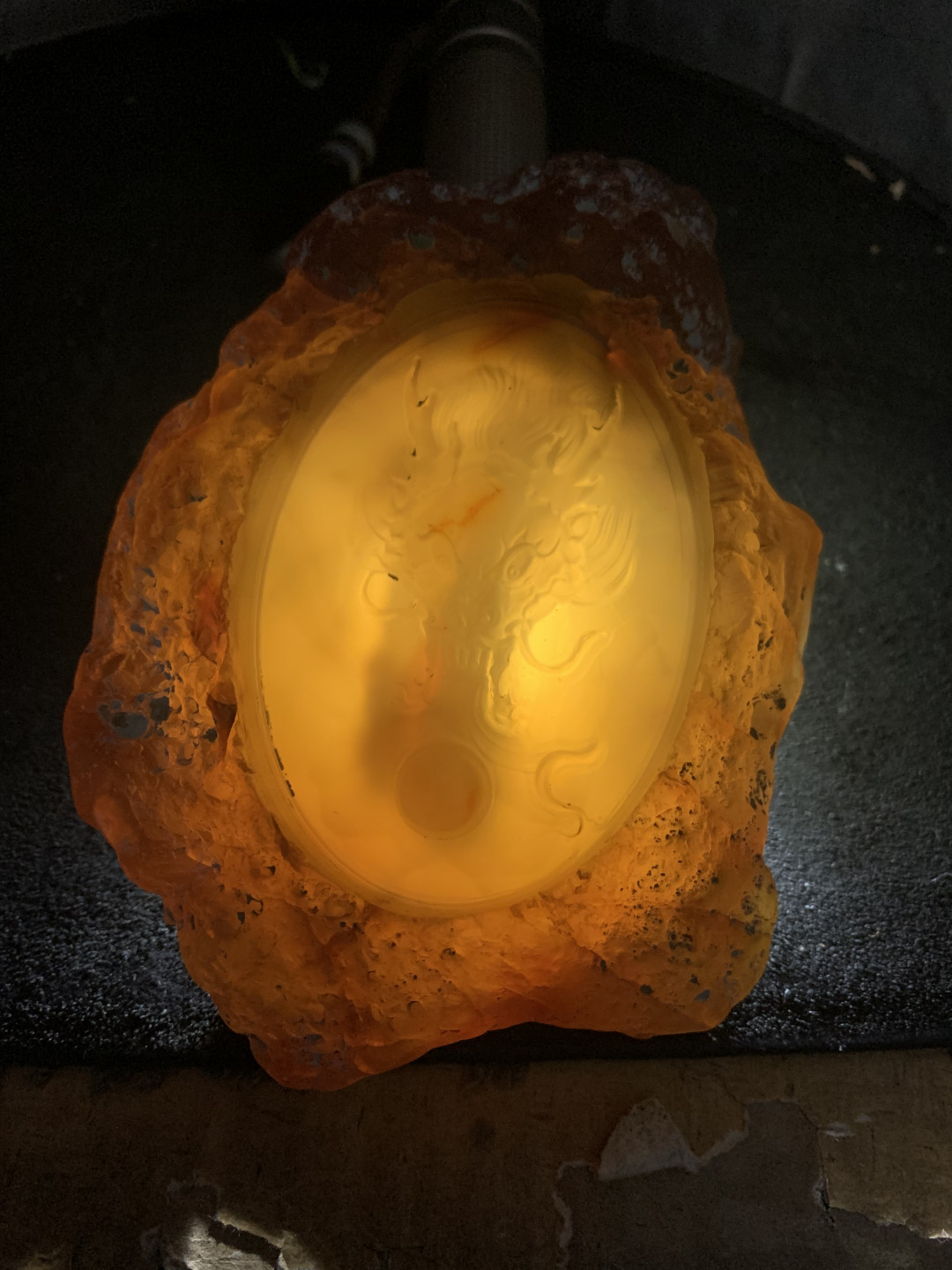 精美天然原皮玛瑙原石雕刻龙戏珠摆件，把件一个，