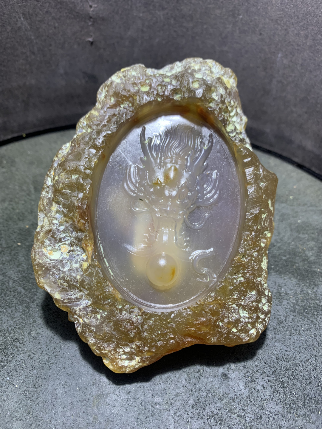 精美天然原皮玛瑙原石雕刻龙戏珠摆件，把件一个，