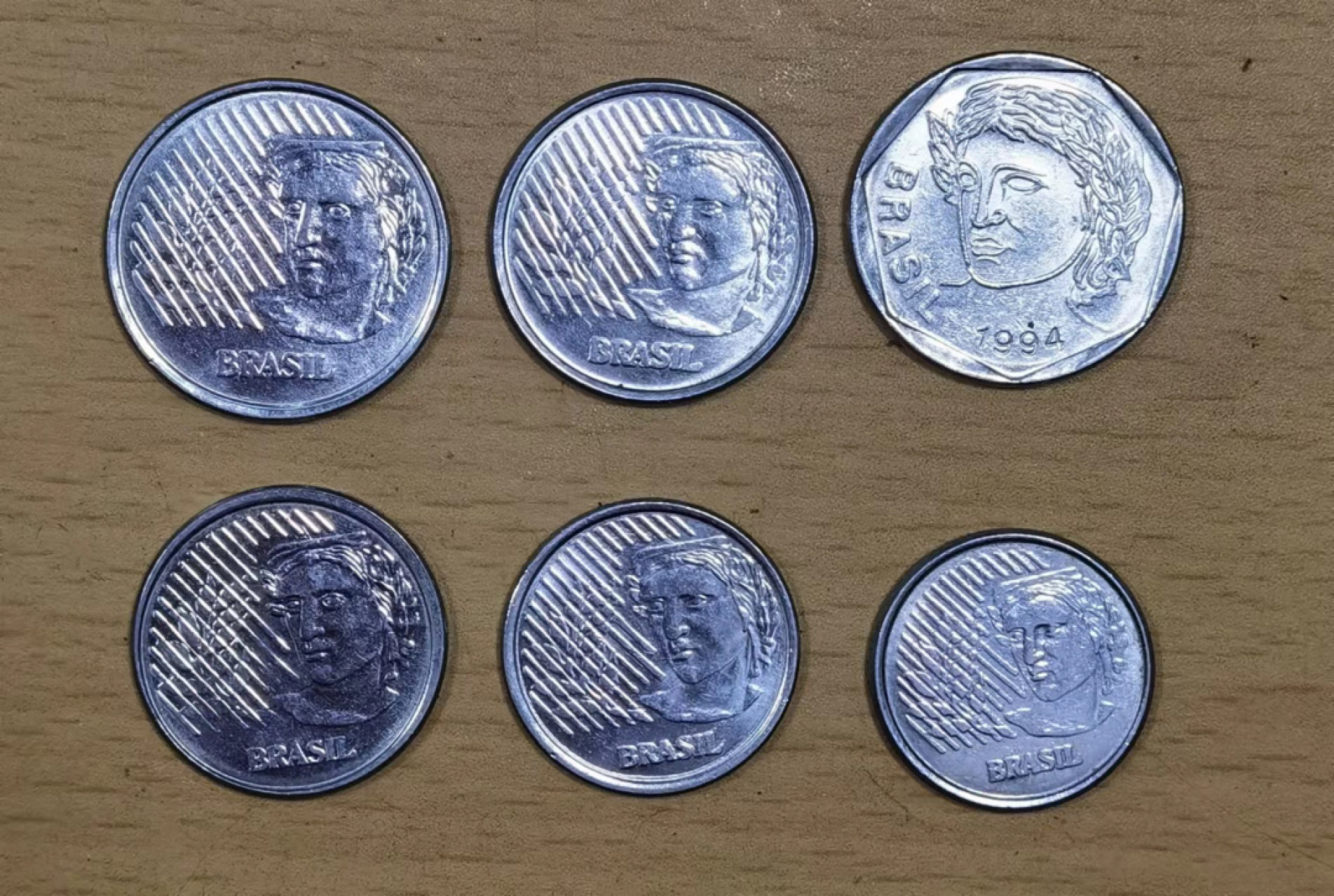 北京马甸外币专卖微拍第六十九期，外国非贵金属流通币，纪念币专场，陆续上新欢迎关注 199x年版巴西人头版流通币6枚／套
