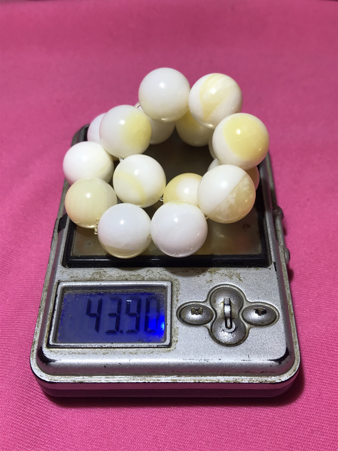 深海奶白飘黄贝化玉单圈手串一条，