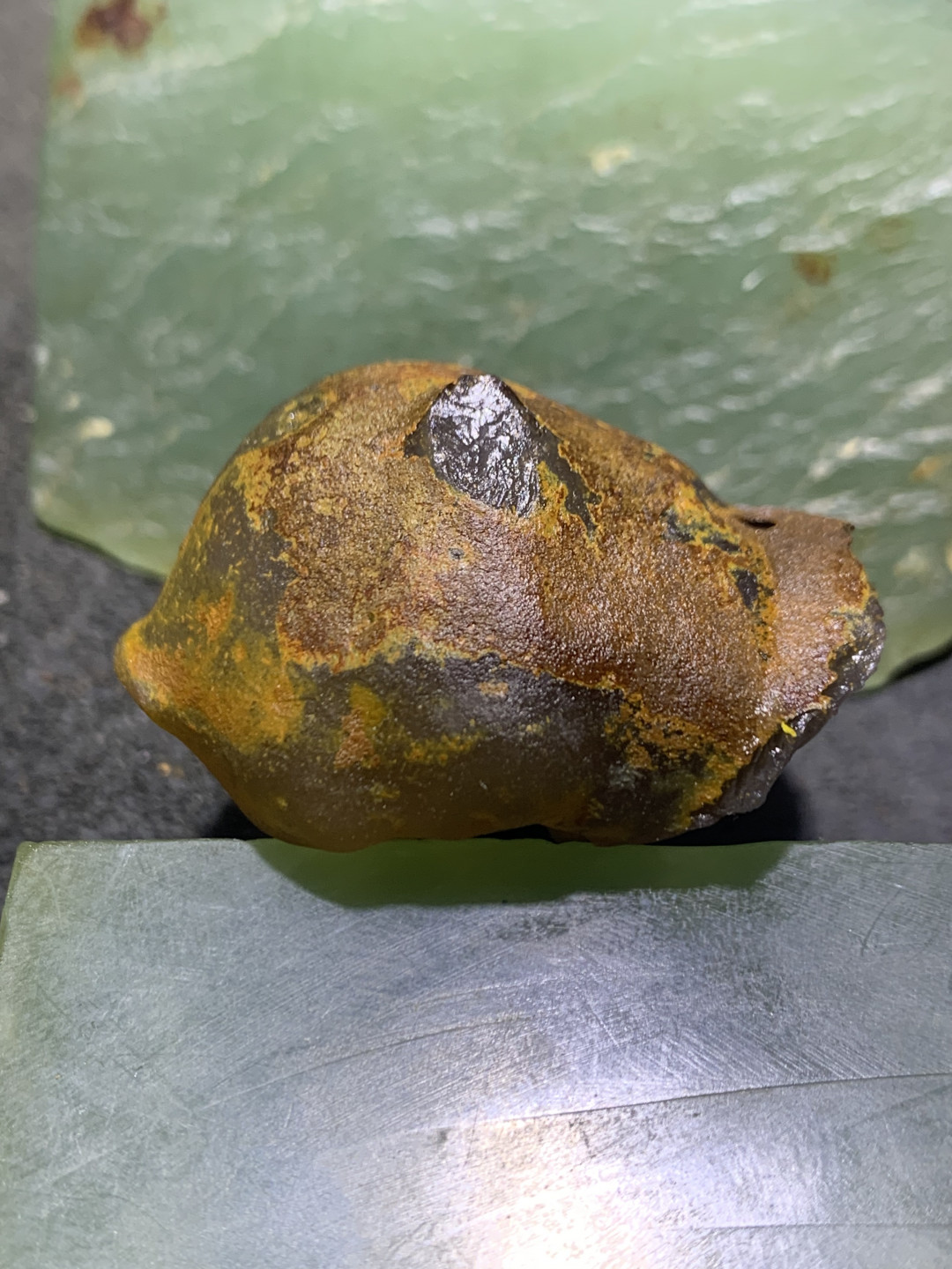 精美亚光蒙料战国红玛瑙高润度原皮雕刻鼠来宝吊坠一个！