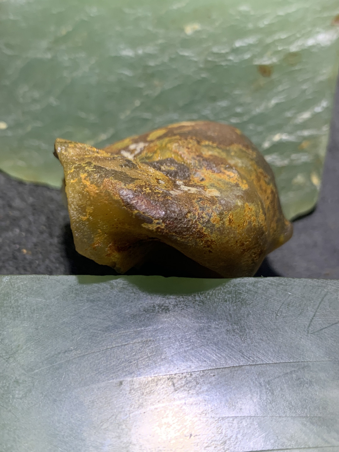 精美亚光蒙料战国红玛瑙高润度原皮雕刻鼠来宝吊坠一个！