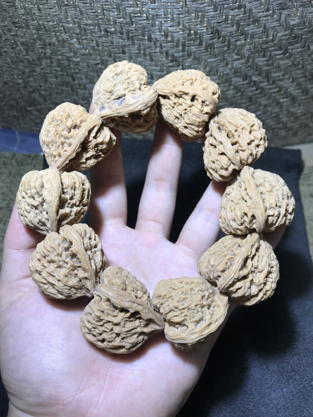 仅此一串，异型佛肚手串（品种:南疆石:)手串(手持)一串！