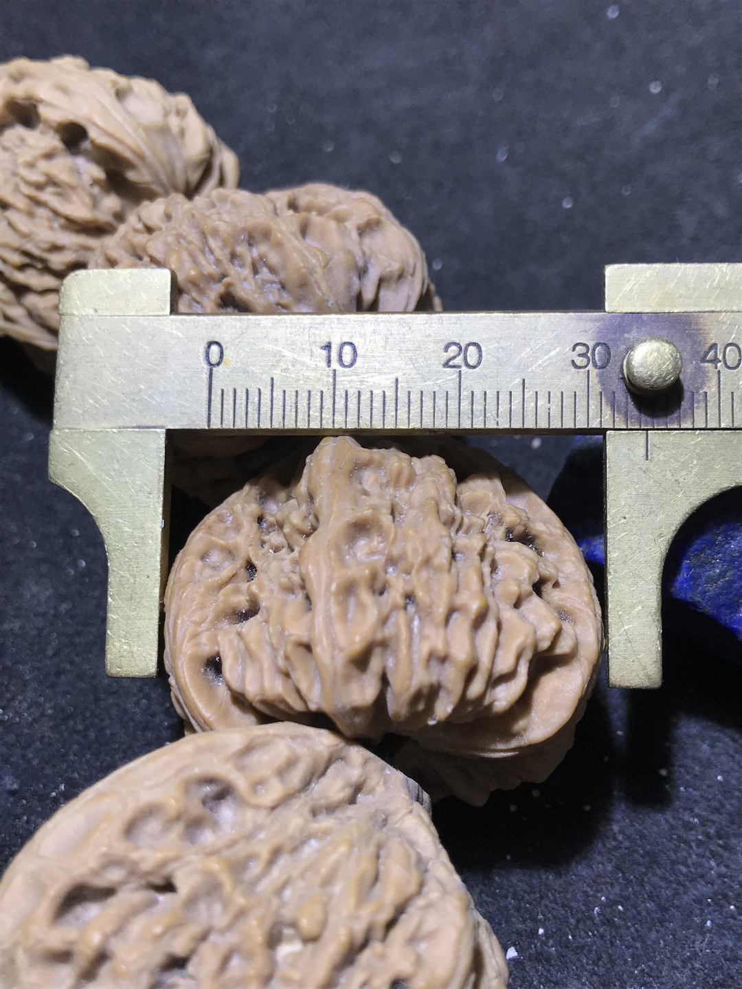 仅此一串，异型佛肚手串（品种:南疆石:)手串(手持)一串！