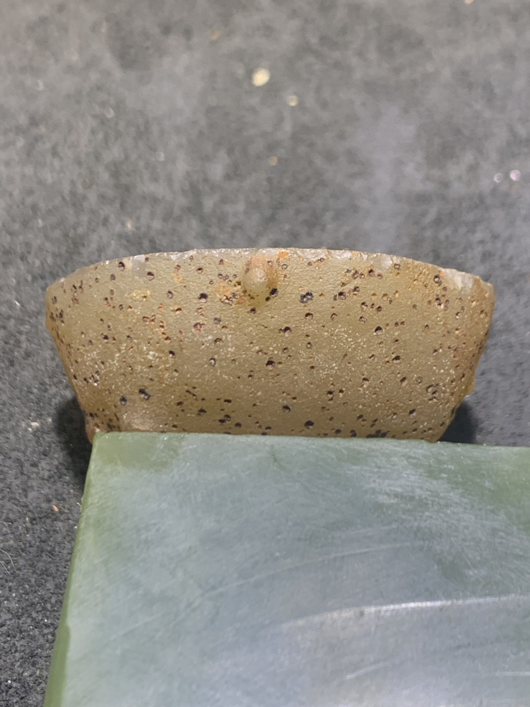 精美原皮蒙料战国红玛瑙高润度金沙料雕刻香插一个！