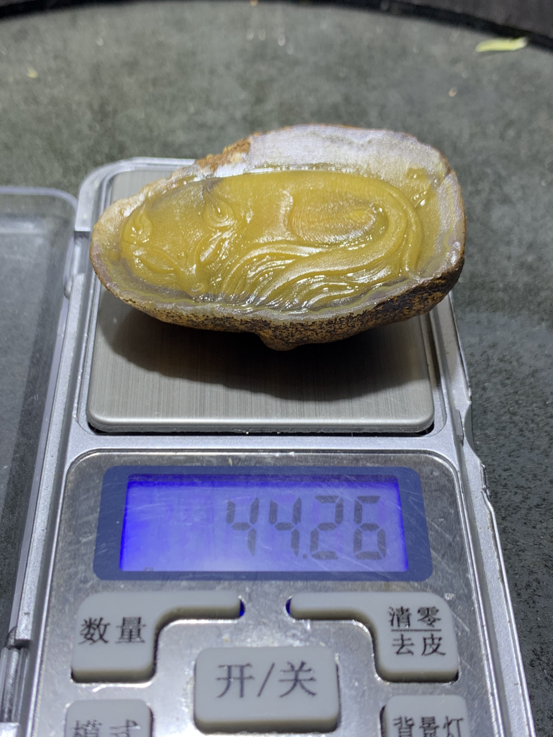 精美亚光蒙料战国红玛瑙高润度原皮雕刻灵狐吊坠一个！