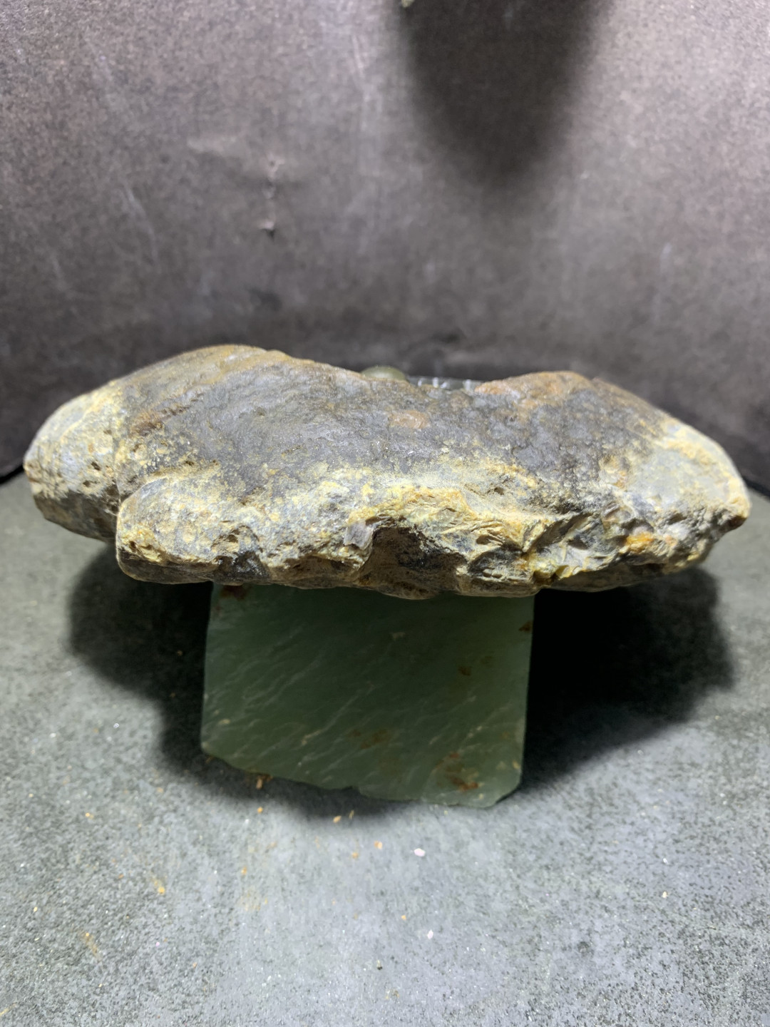 精美天然玛瑙原石雕刻大鹏展翅摆件一个，