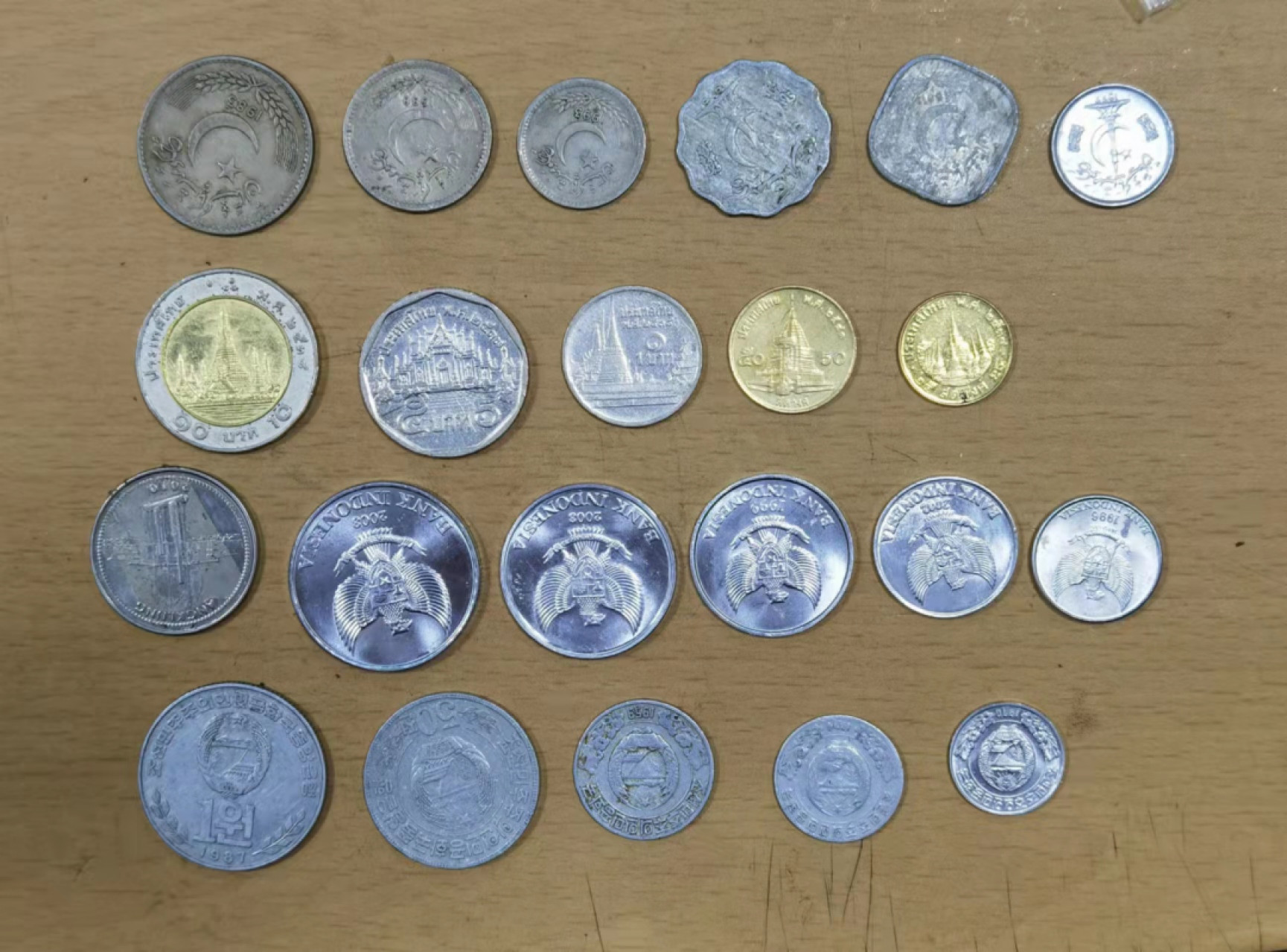 北京马甸外币专卖微拍第六十九期，外国非贵金属流通币，纪念币专场，陆续上新欢迎关注 巴基斯坦，泰国，朝鲜，印尼各一套