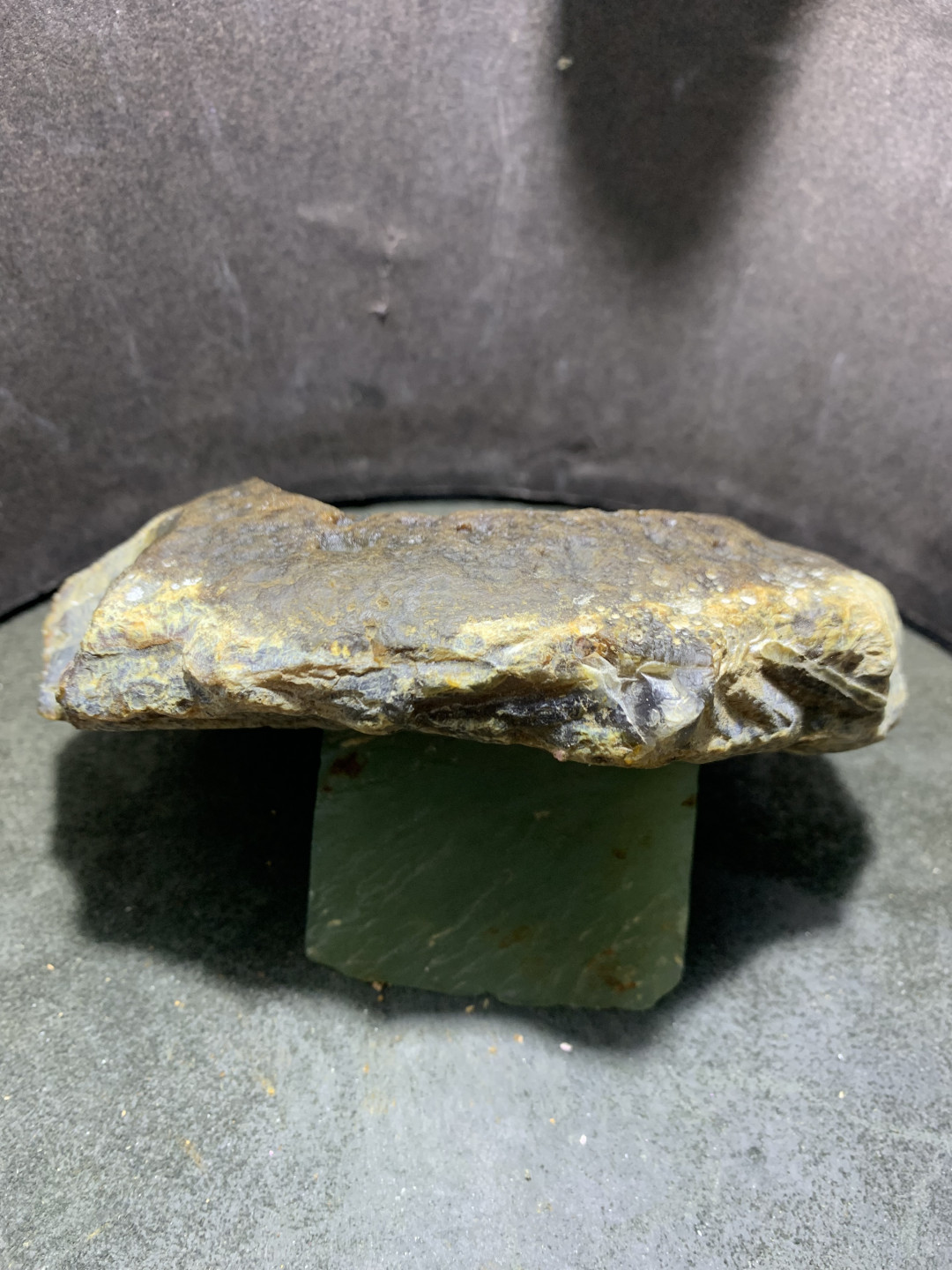 精美天然玛瑙原石雕刻大鹏展翅摆件一个，
