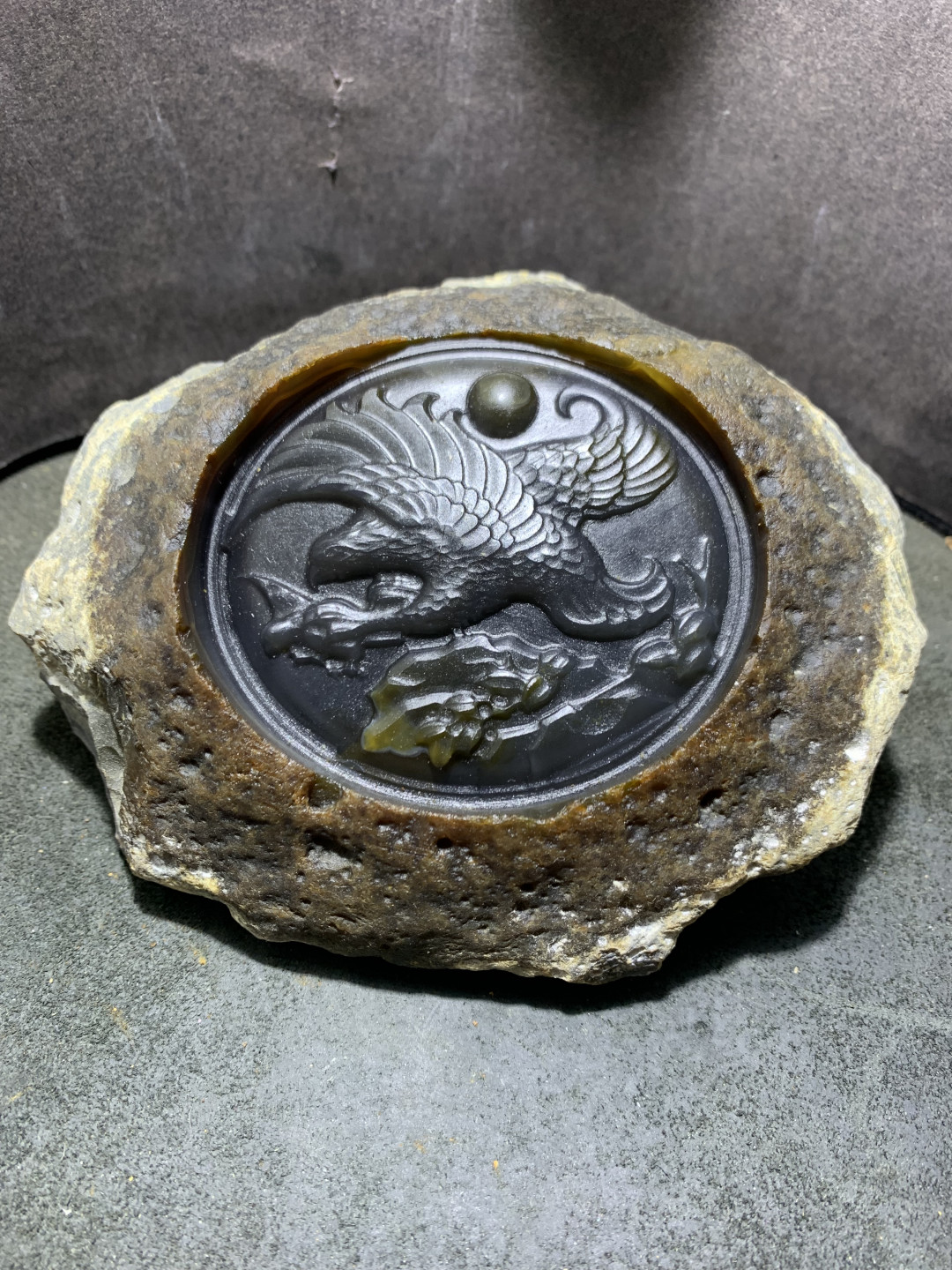 精美天然玛瑙原石雕刻大鹏展翅摆件一个，