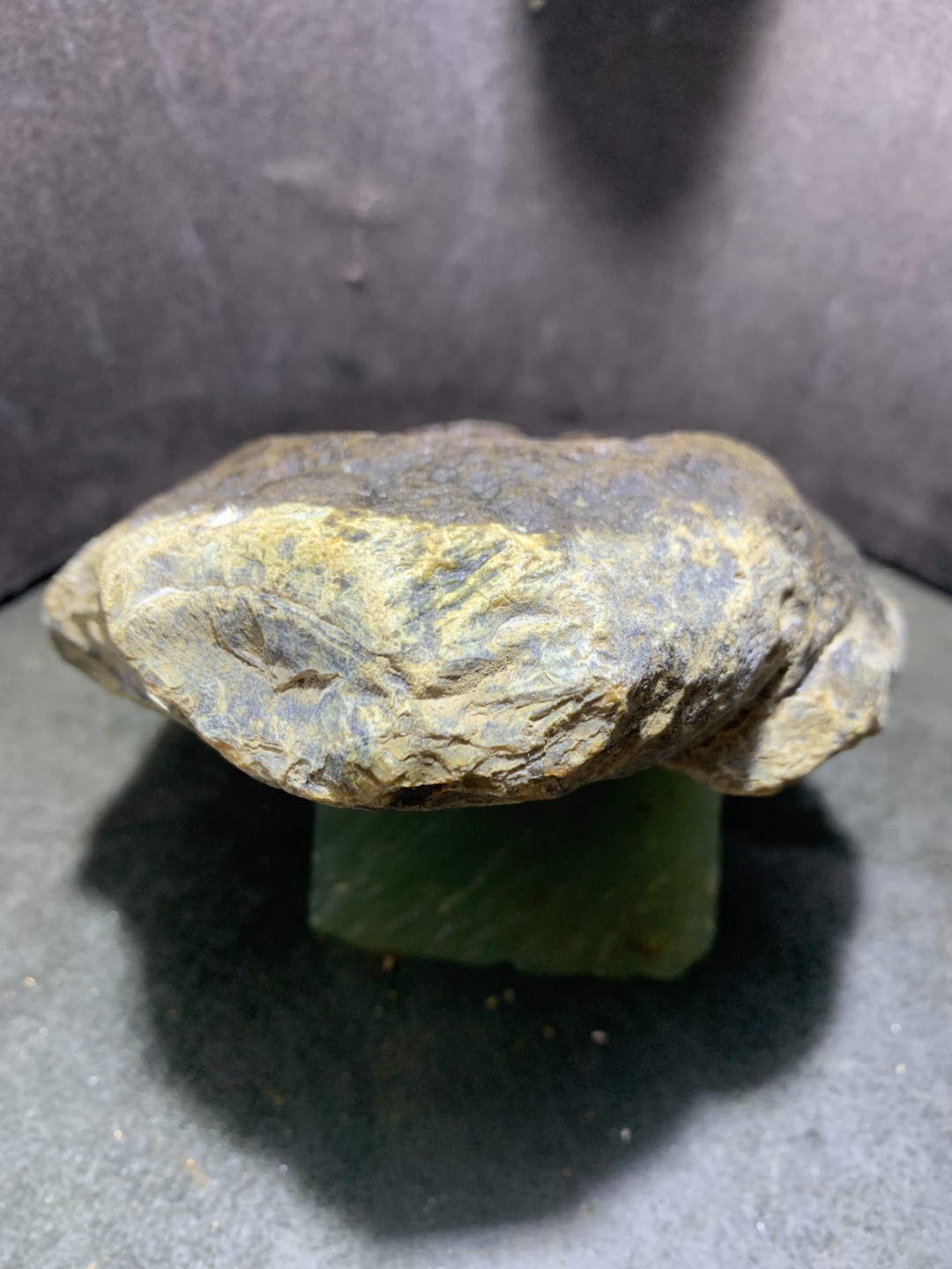 精美天然玛瑙原石雕刻大鹏展翅摆件一个，