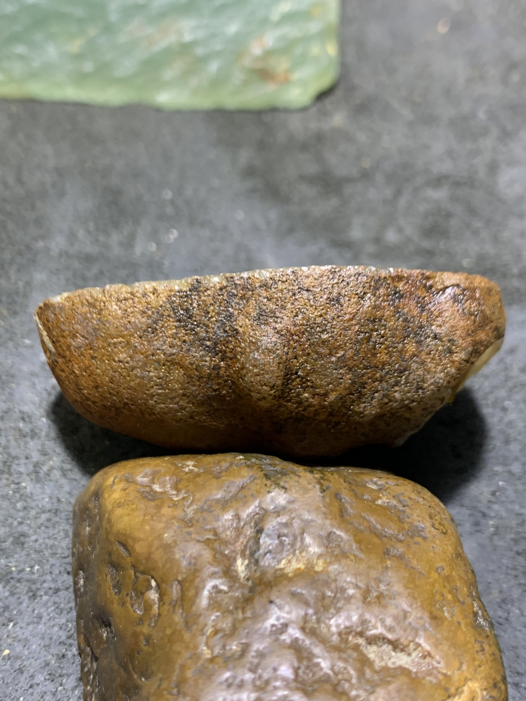 精美亚光蒙料战国红玛瑙高润度原皮雕刻灵狐吊坠一个！