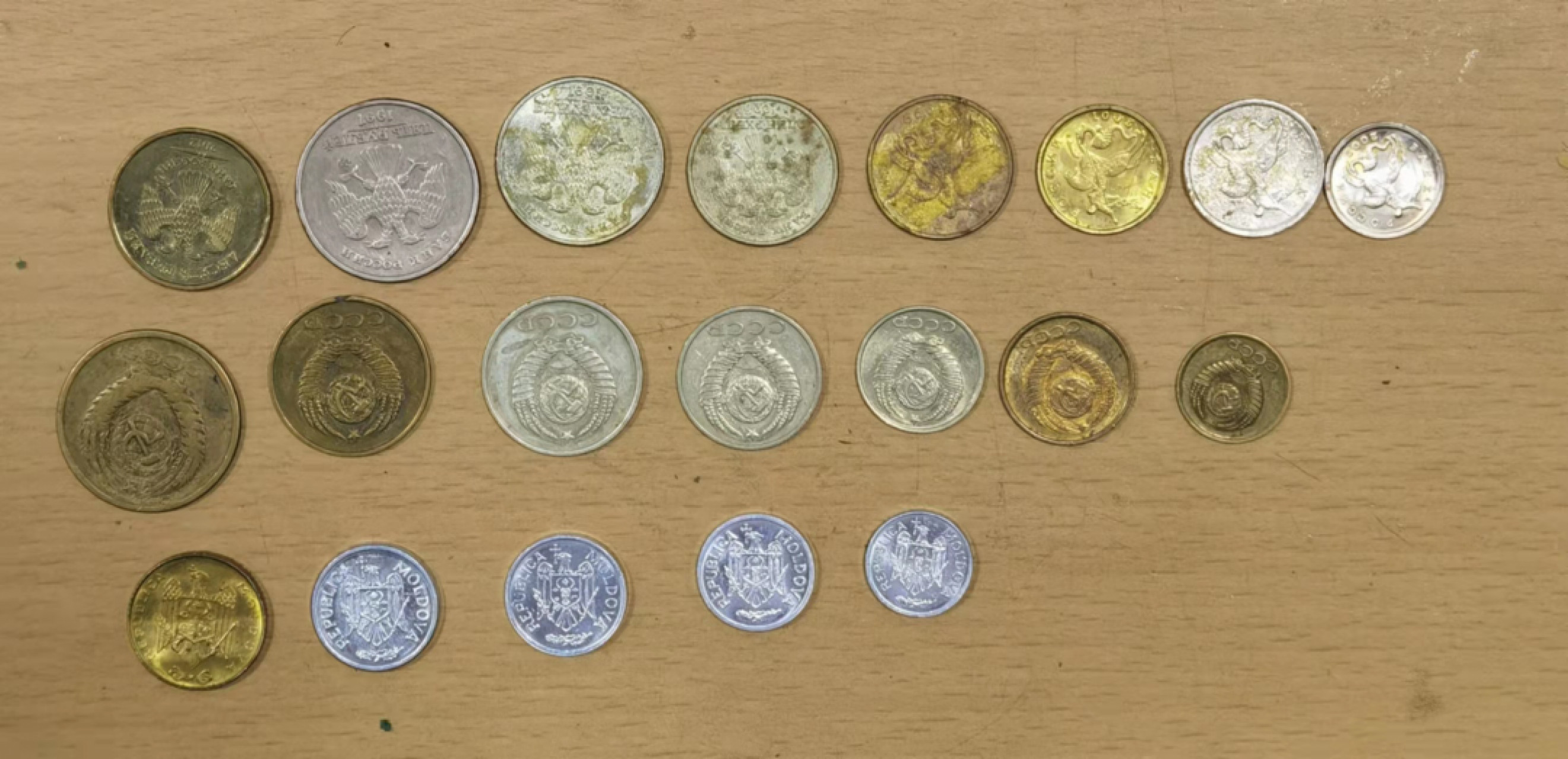 北京马甸外币专卖微拍第六十九期，外国非贵金属流通币，纪念币专场，陆续上新欢迎关注 俄罗斯，前苏联（小套），摩尓多瓦各一套