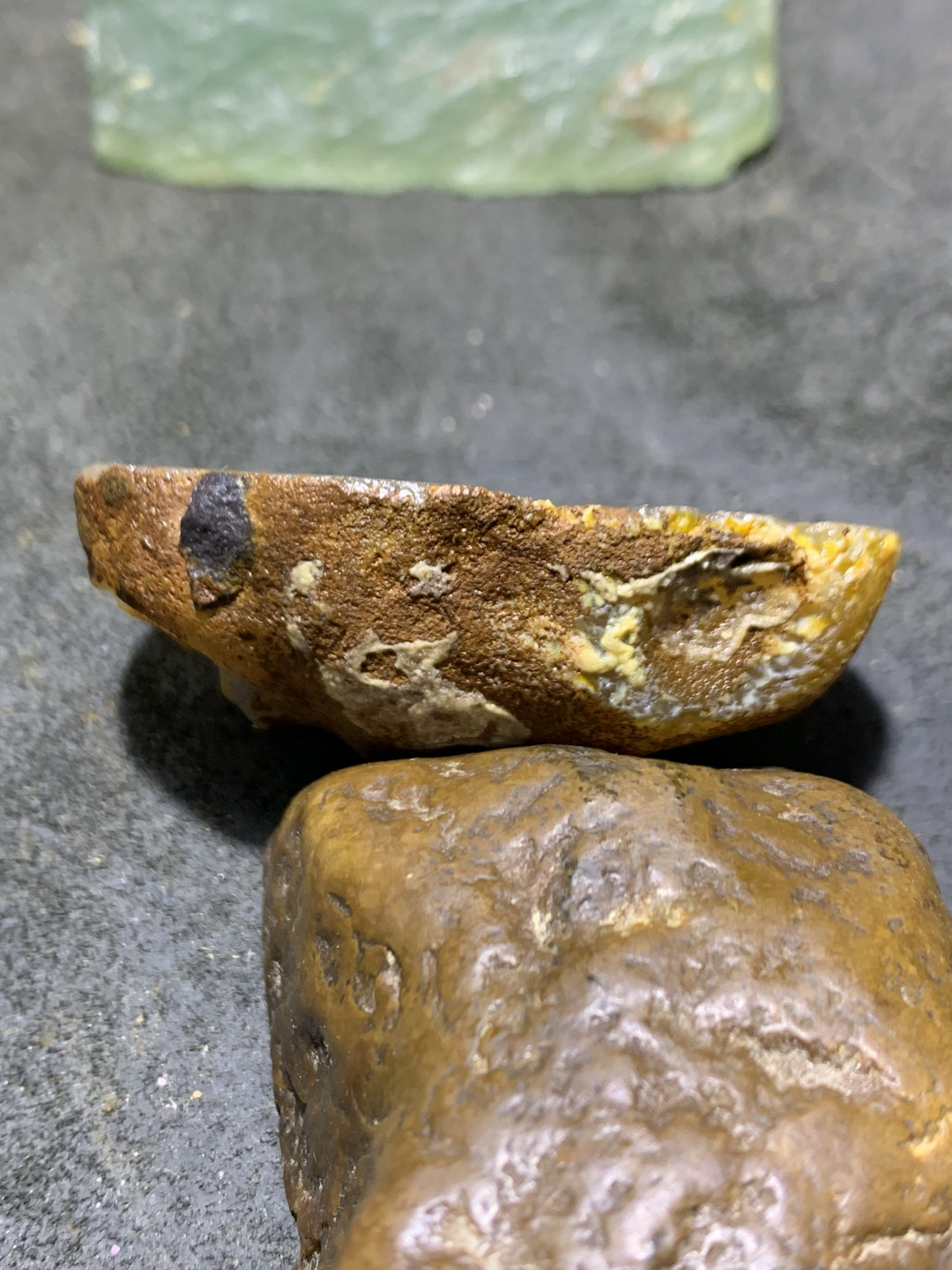 精美亚光蒙料战国红玛瑙高润度原皮雕刻灵狐吊坠一个！