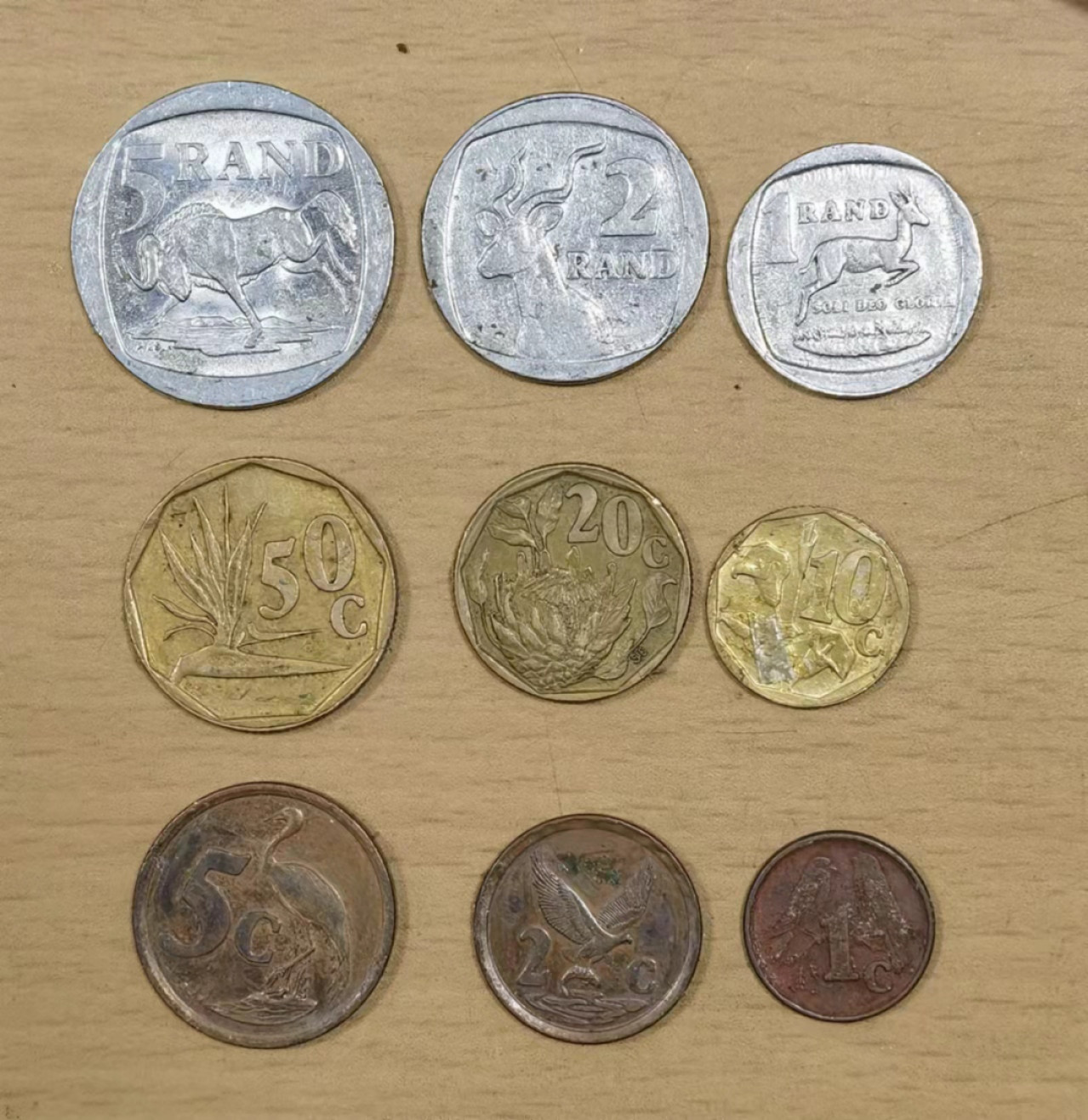 北京马甸外币专卖微拍第六十九期，外国非贵金属流通币，纪念币专场，陆续上新欢迎关注 南非，有塑料胶粘过