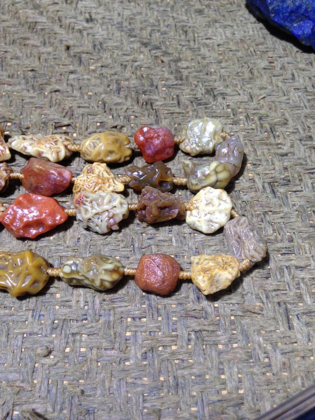 精美毕业级阿拉善戈壁大颗粒筋脉玛瑙原石项链一条，