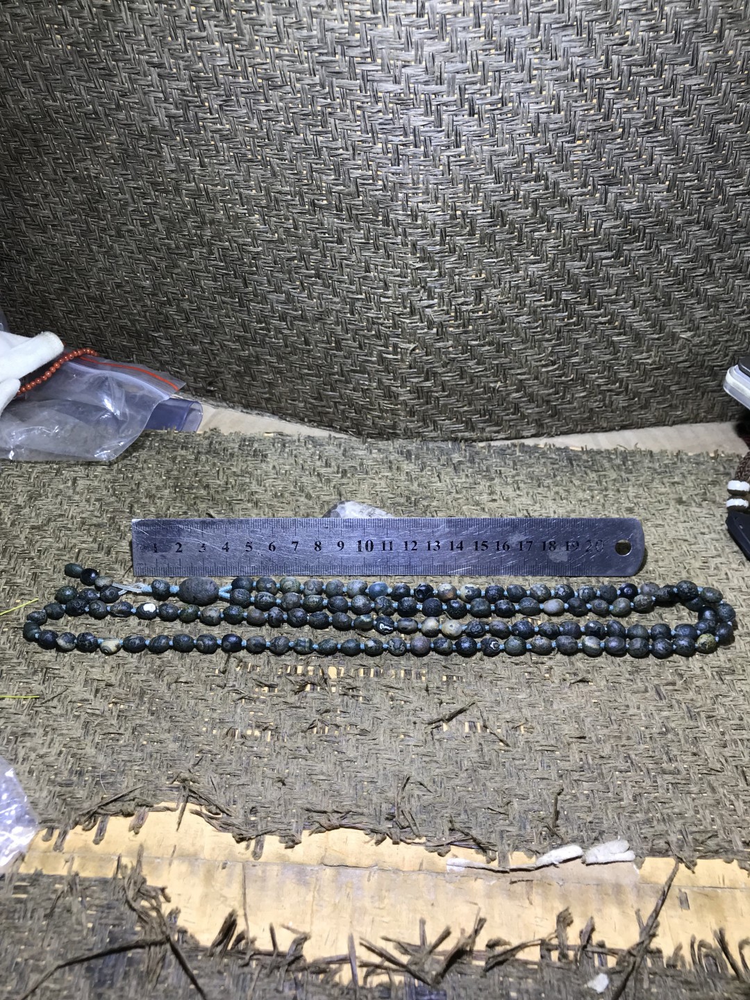 精美阿拉善绿眼石长款项链一条