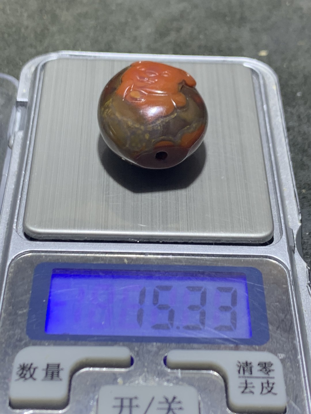 精美战国红玛瑙俏色巧雕树袋熊勒子一颗！