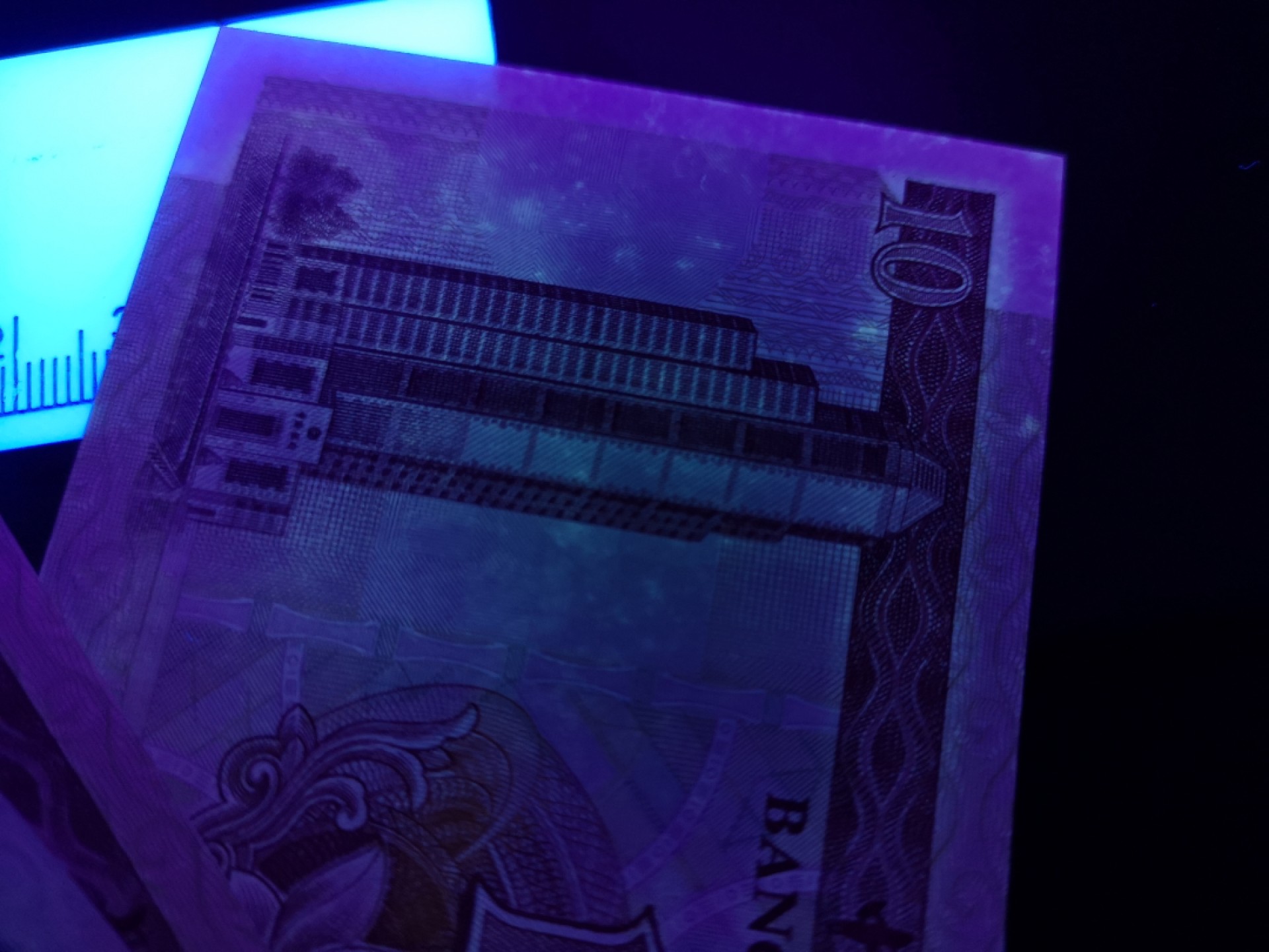 《外钞收藏家》第一百六十四期拍卖（本期100件） 澳门中国银行3张 全新 有一张受潮 2002年10元是稀少年份 第一张DZ冠是罕见补号