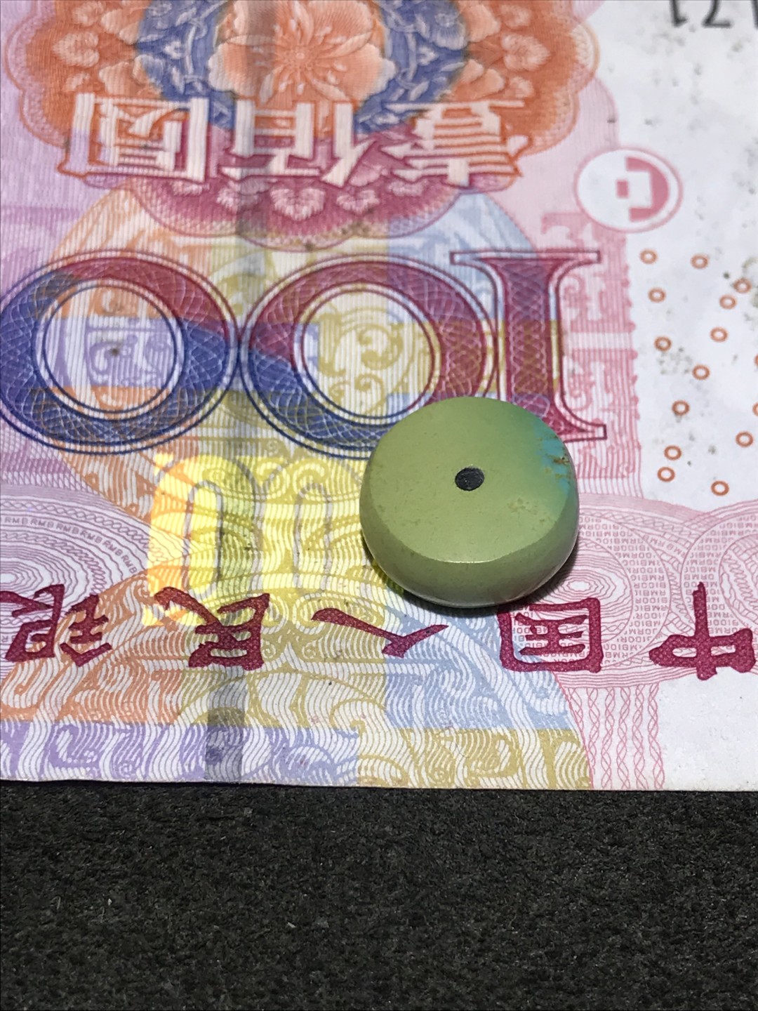 十堰原矿三无高瓷俏色苹果绿松石墩子一颗，