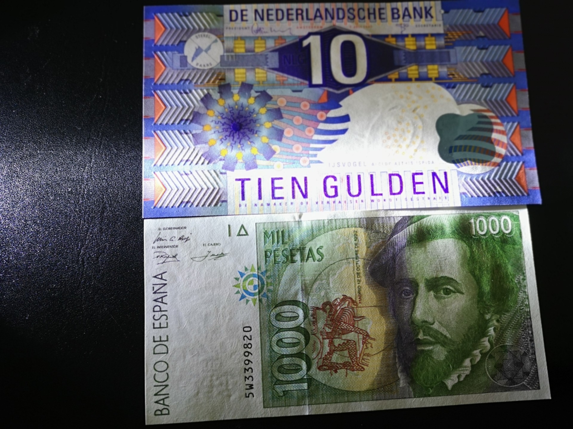 《外钞收藏家》第一百六十四期拍卖（本期100件） 荷兰、葡萄牙两张 全新UNC