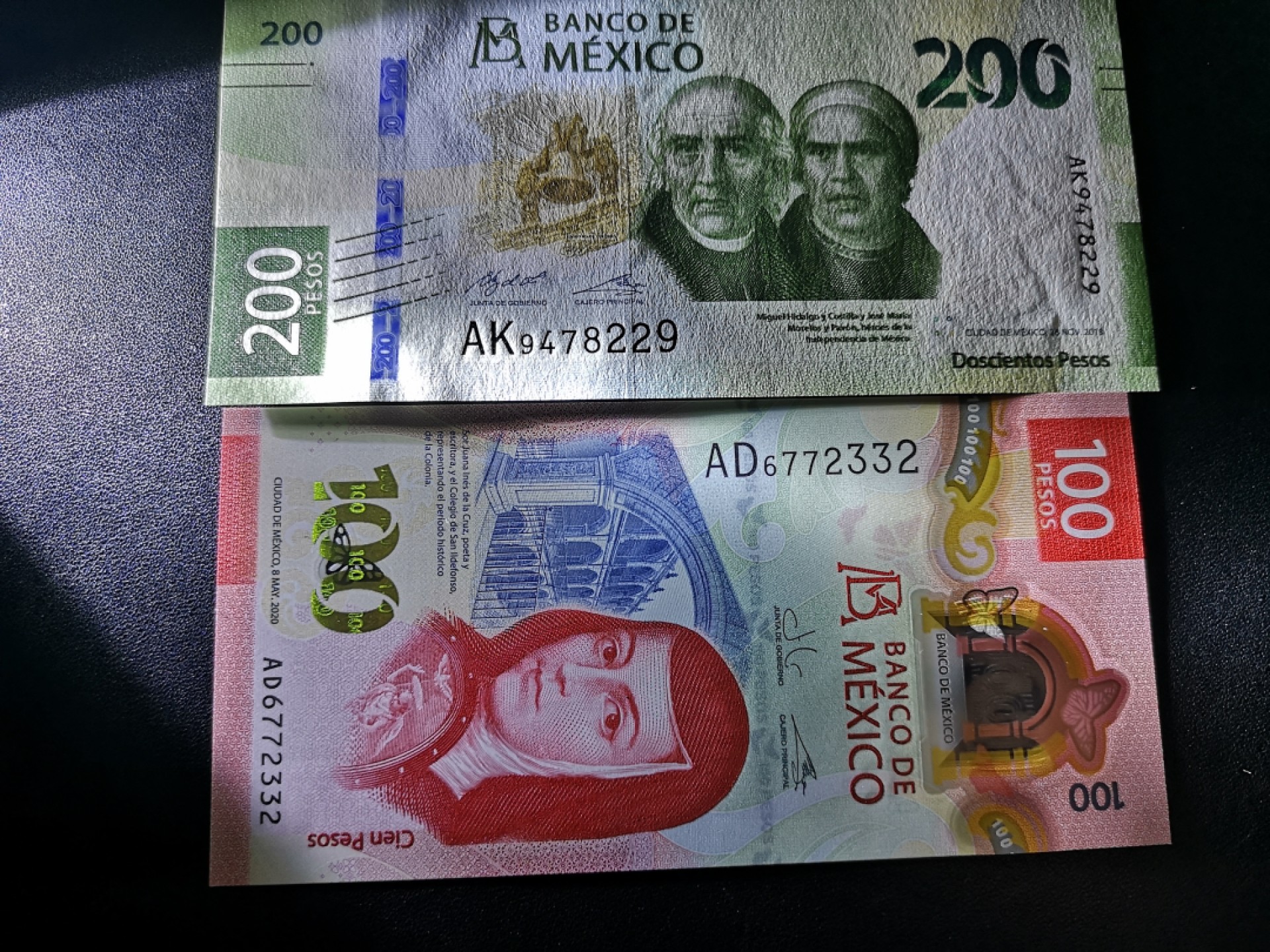 《外钞收藏家》第一百六十四期拍卖（本期100件） 2020年世界最佳纸币-墨西哥100加上200比索两张 全新UNC