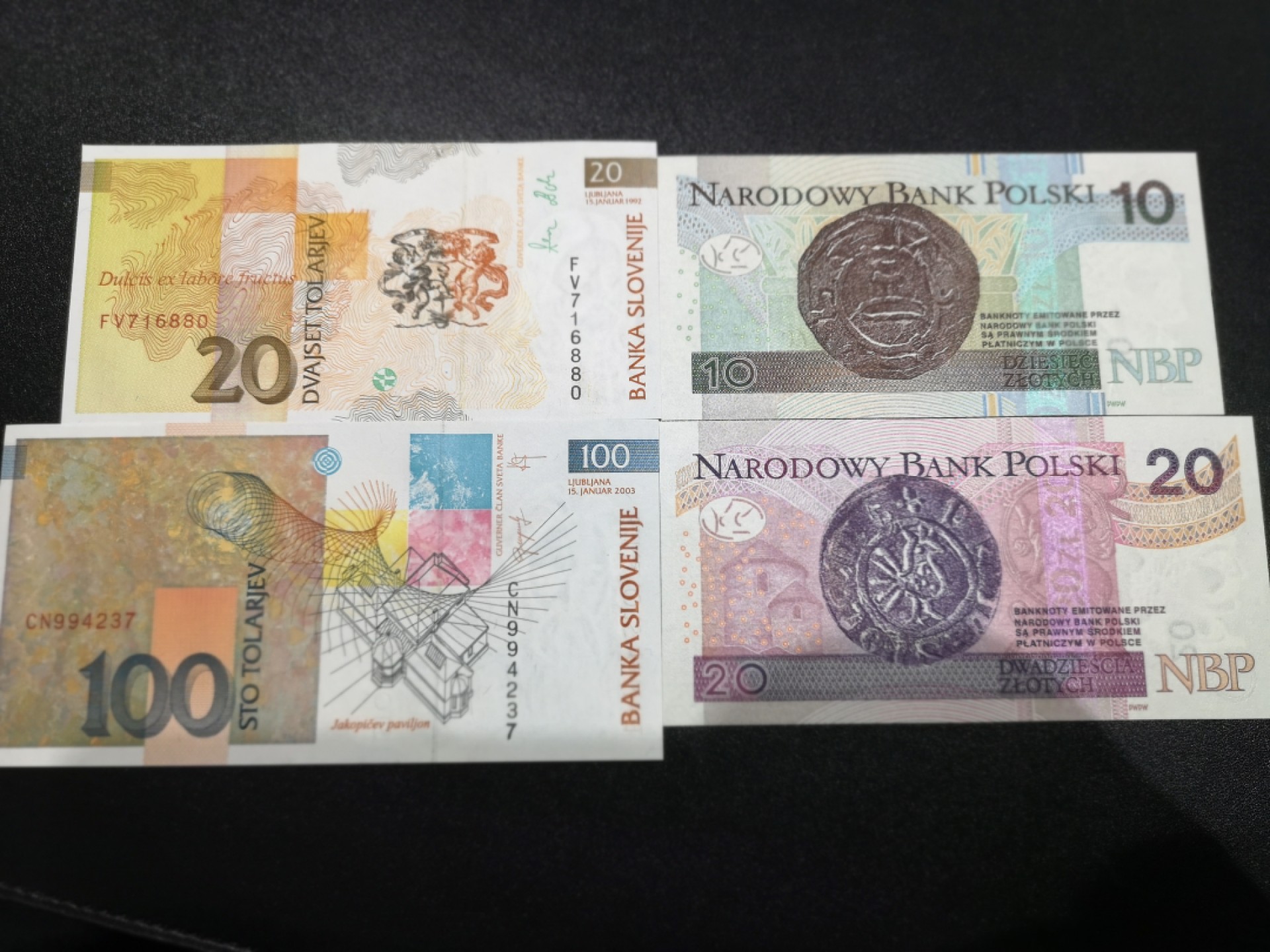《外钞收藏家》第一百六十四期拍卖（本期100件） 斯洛文尼亚和波兰 共4张 全新UNC