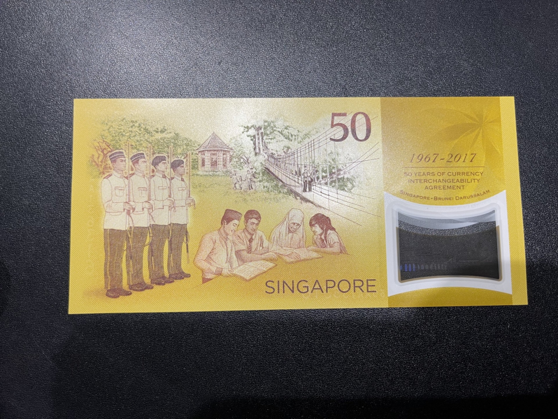 《外钞收藏家》第一百六十四期拍卖（本期100件） 新加坡货币等值协议50周年纪念钞 一对两张尾2同 全新UNC