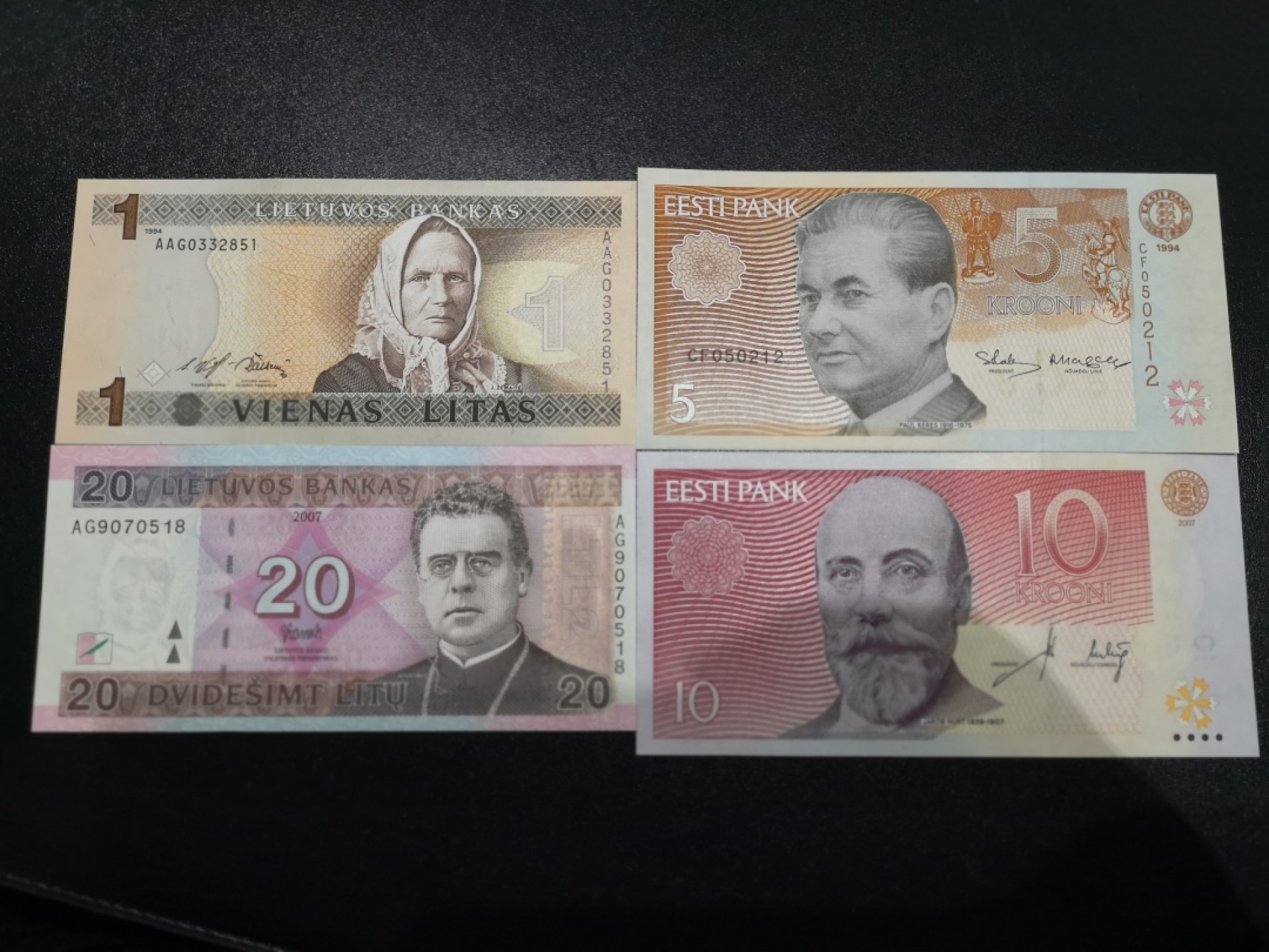 《外钞收藏家》第一百六十四期拍卖（本期100件） 立陶宛和爱沙尼亚 共4张 全新UNC