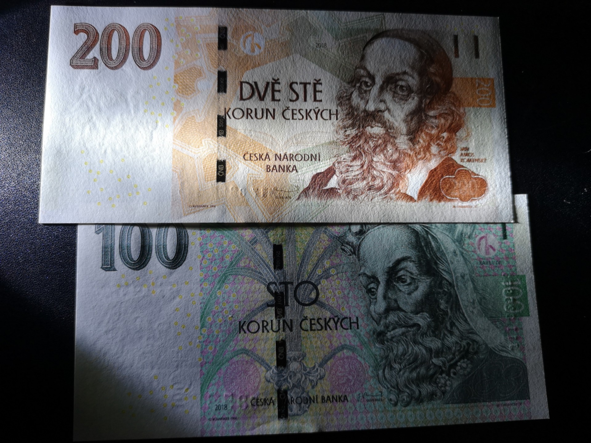 《外钞收藏家》第一百六十四期拍卖（本期100件） 捷克100、200 两张 全新UNC 无47靓号