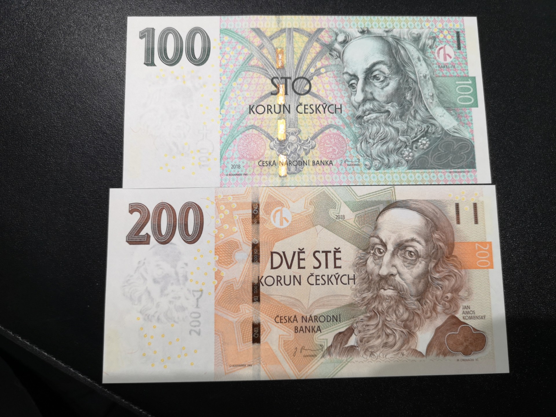 《外钞收藏家》第一百六十四期拍卖（本期100件） 捷克100、200 两张 全新UNC 无47靓号