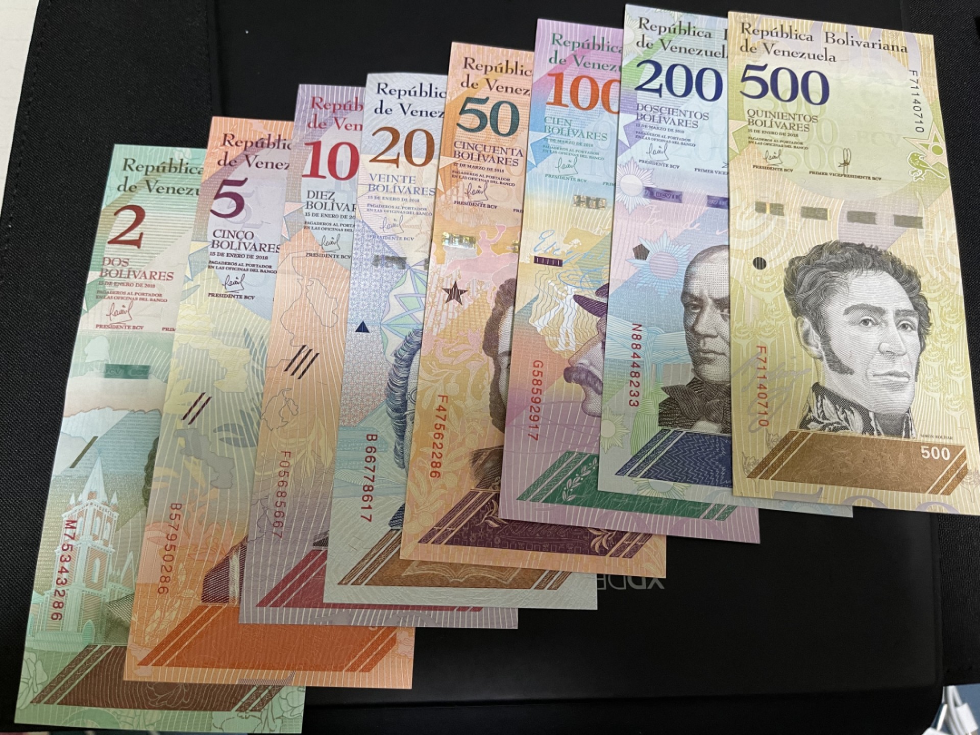 《外钞收藏家》第一百六十四期拍卖（本期100件） 委内瑞拉两套 共15张 全新UNC