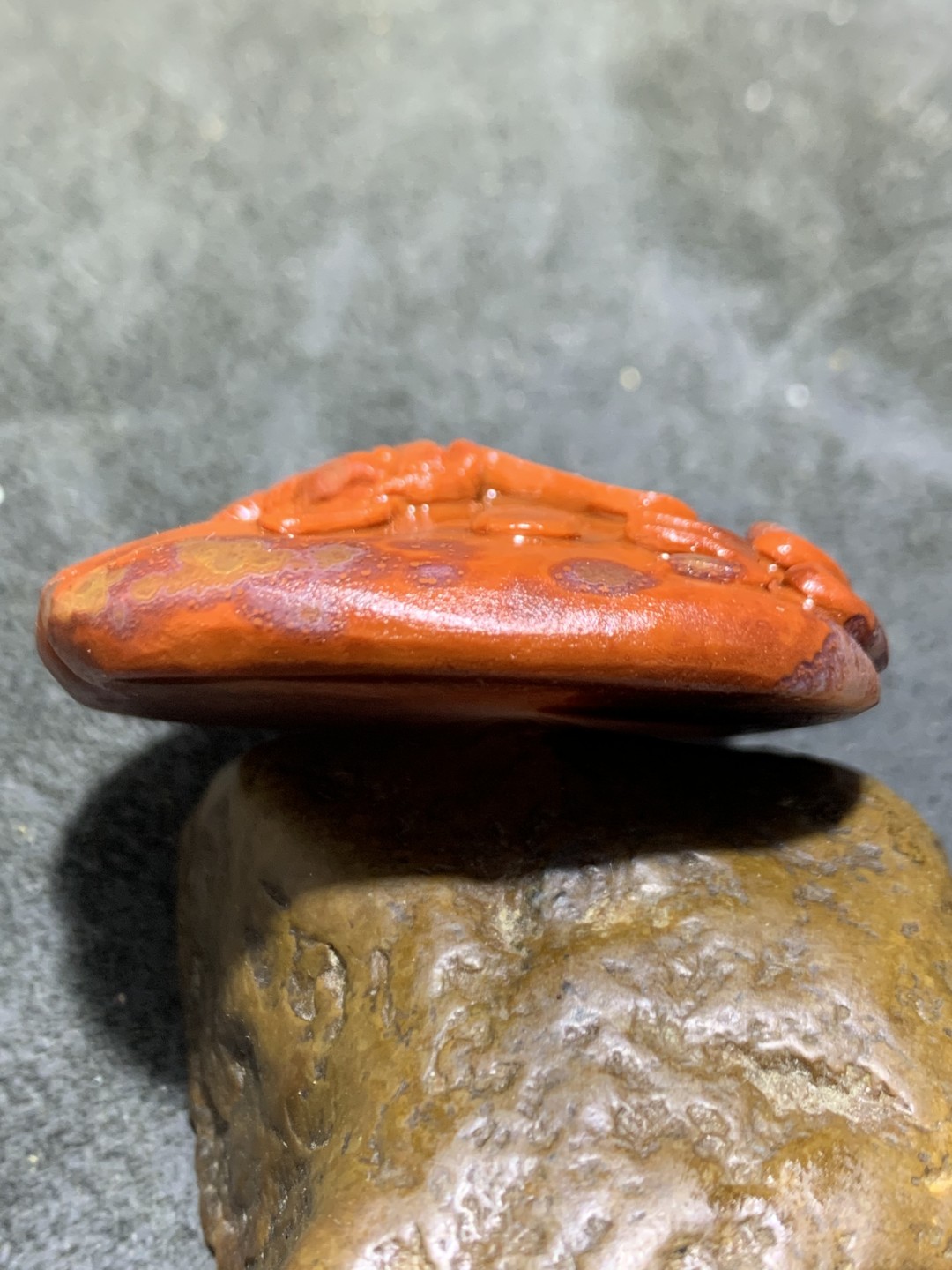 精美高玉化冰飘料战国红玛瑙雕刻龙戏珠吊坠一个！
