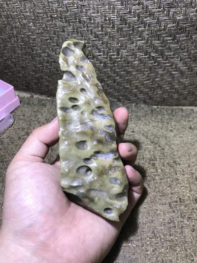 精美新疆蜂窝绿泥石原石把件（镇纸，摆件） 一块 - 精美新疆蜂窝绿泥石原石把件（镇纸，摆件） 一块