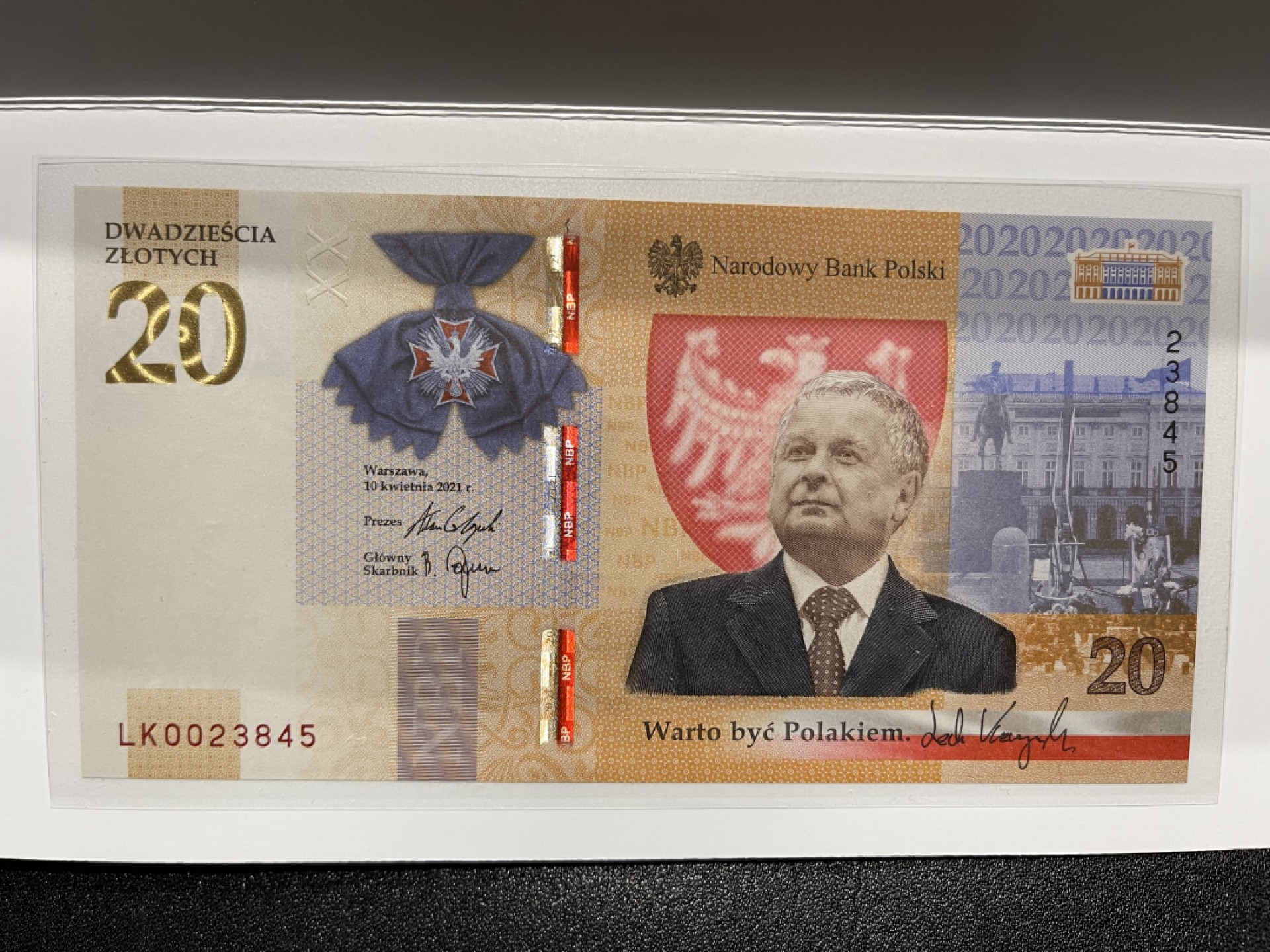 《外钞收藏家》第一百六十五期拍卖（本期80件） 2021年波兰20兹罗提 纪念钞 万位号 全新UNC 原装册子