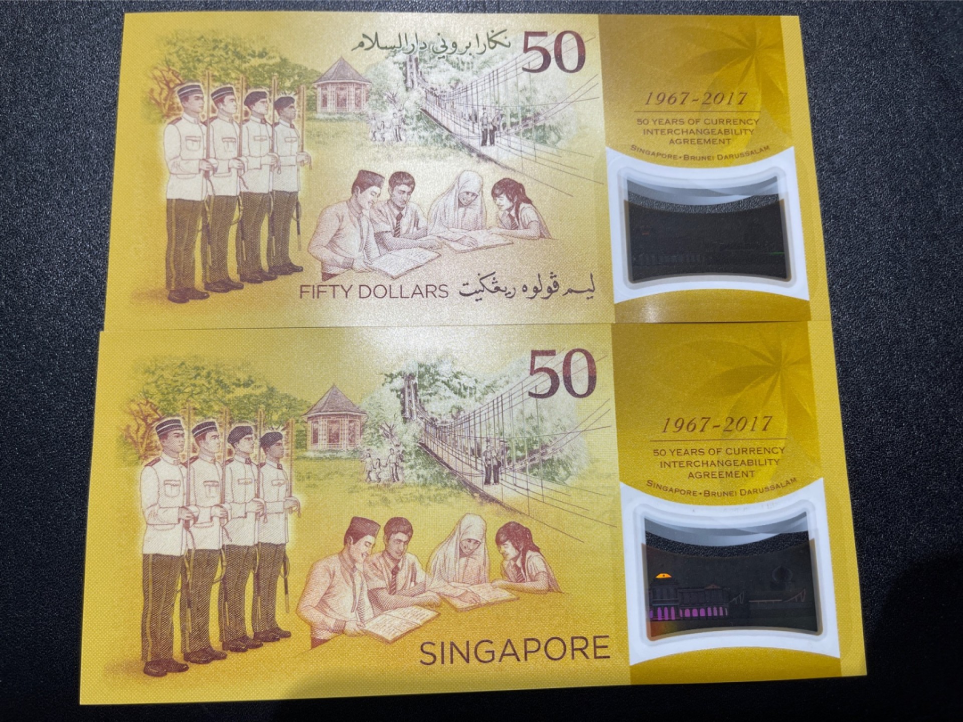 《外钞收藏家》第一百六十四期拍卖（本期100件） 新加坡货币等值协议50周年纪念钞 一对两张尾2同 全新UNC