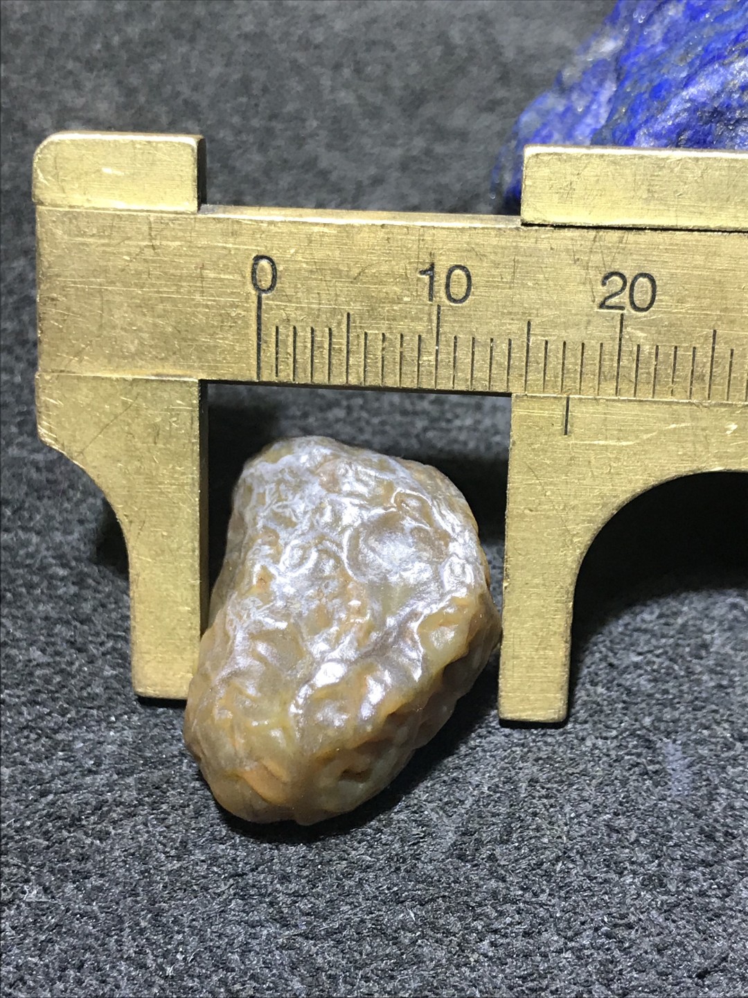 精美戈壁高玉化血脉筋脉石小原石一颗，