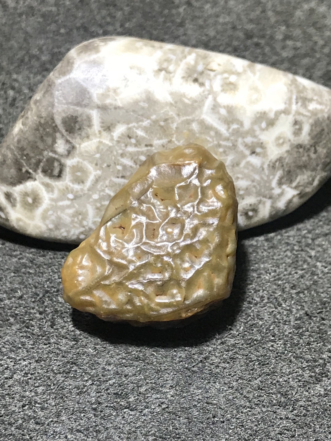 精美戈壁高玉化血脉筋脉石小原石一颗，