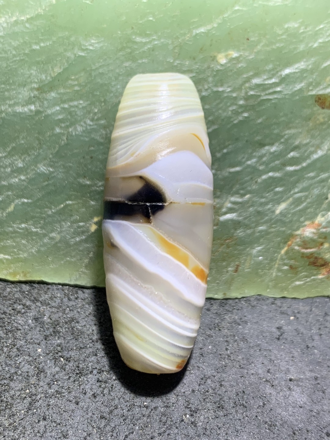 精美缠丝玛瑙天珠形桶珠一个，
