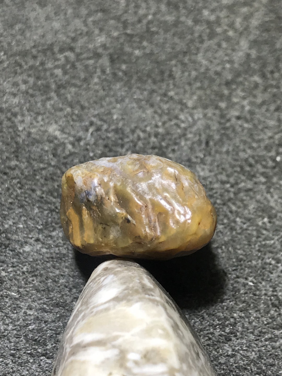 精美戈壁高玉化血脉筋脉石小原石一颗，